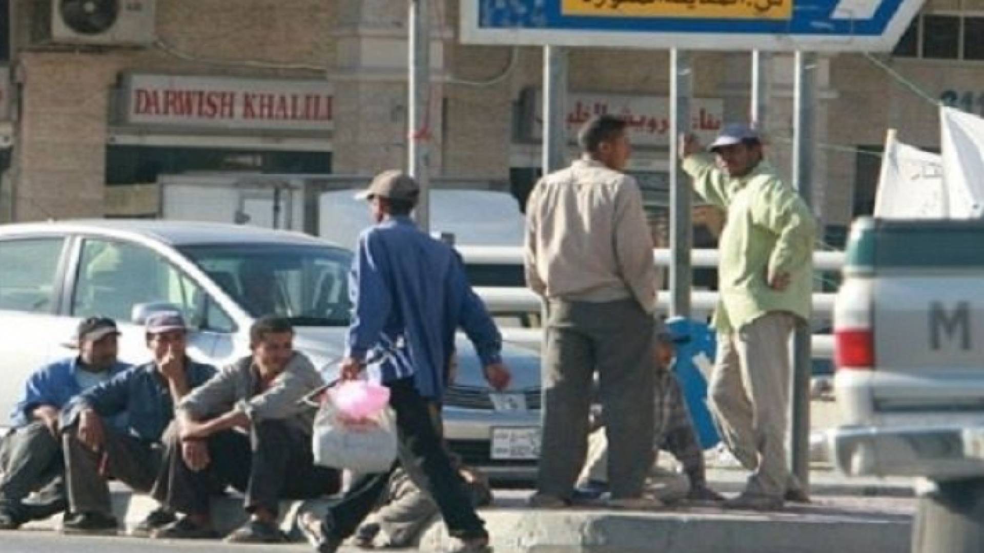 عمال وافدون - ارشيفية