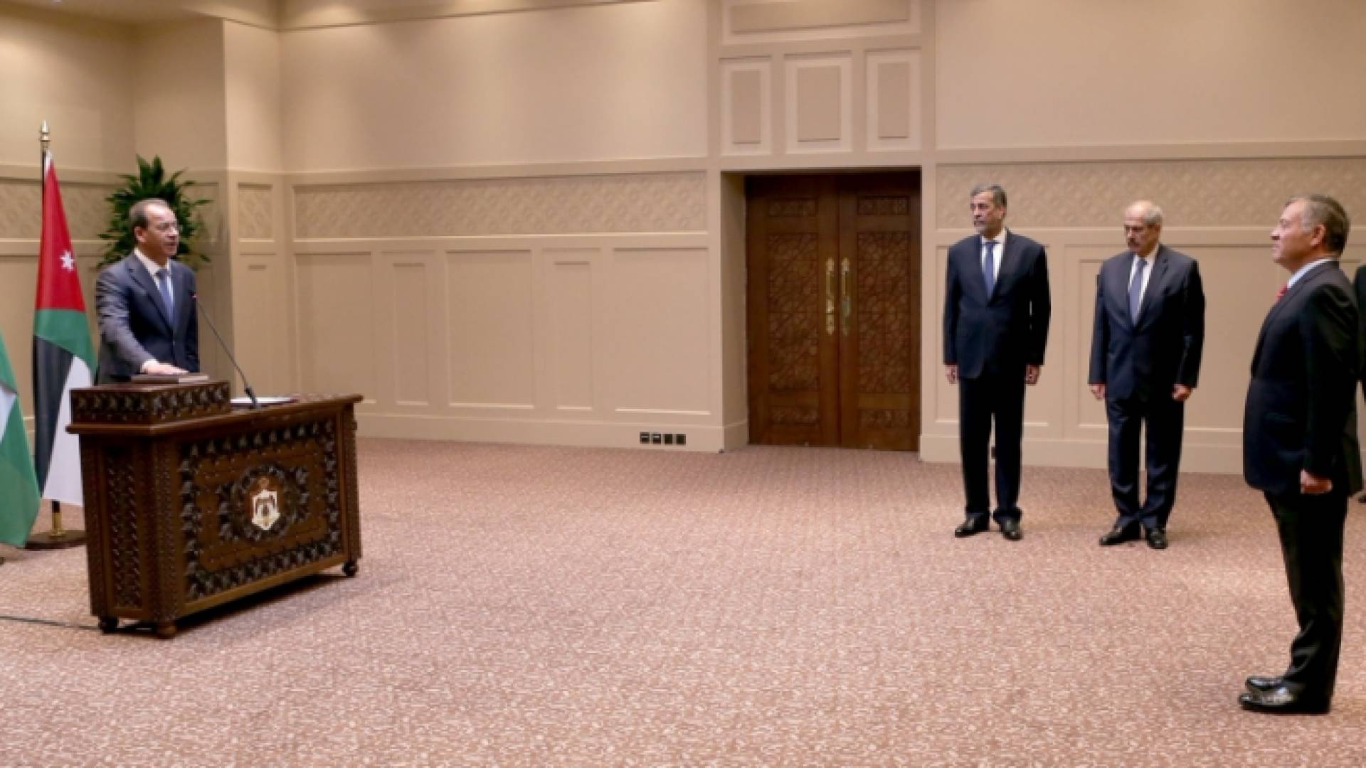 الشبول يؤدي اليمين القانونية أمام الملك