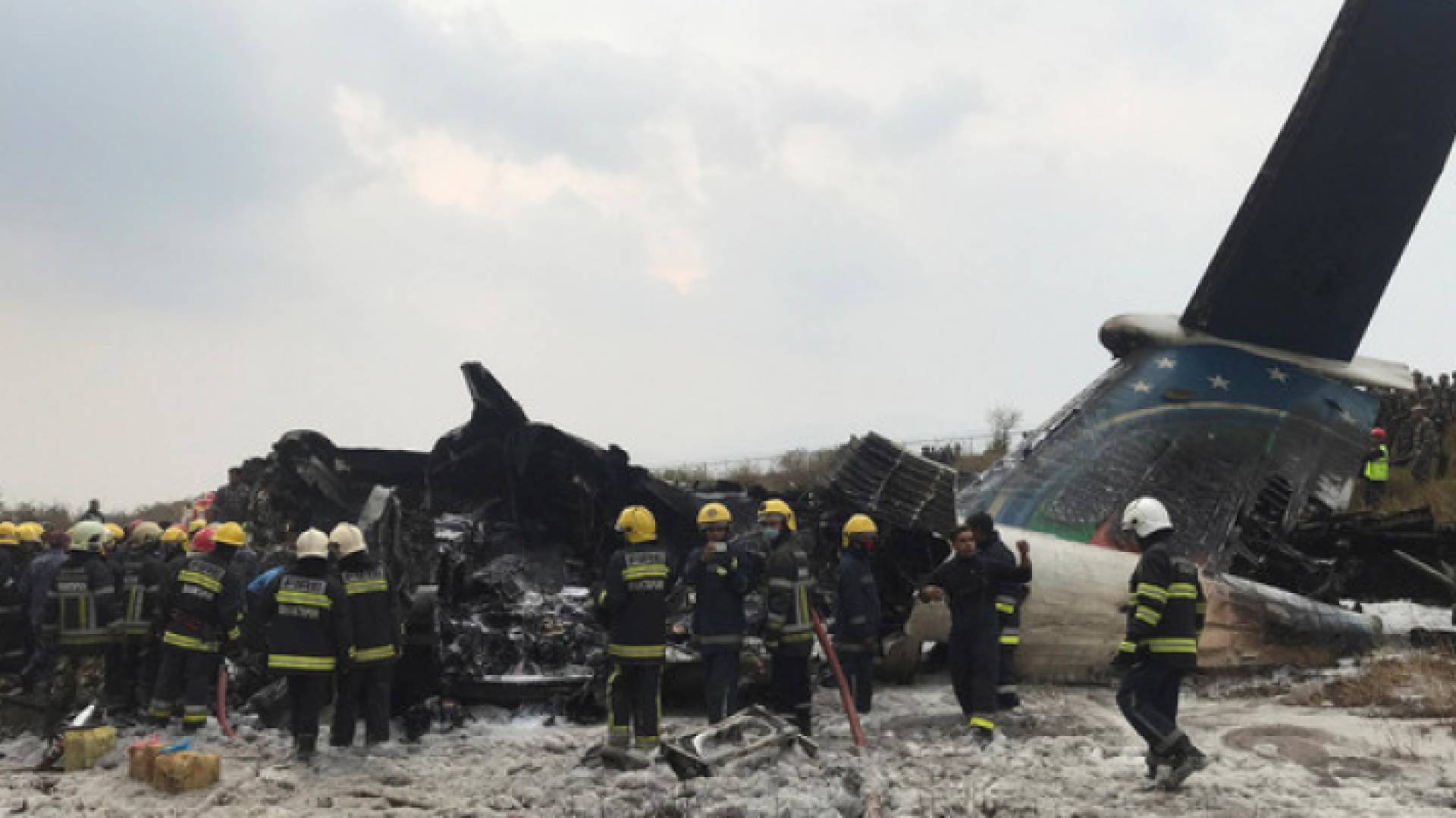 حطام الطائرة البنغالية المنكوبة