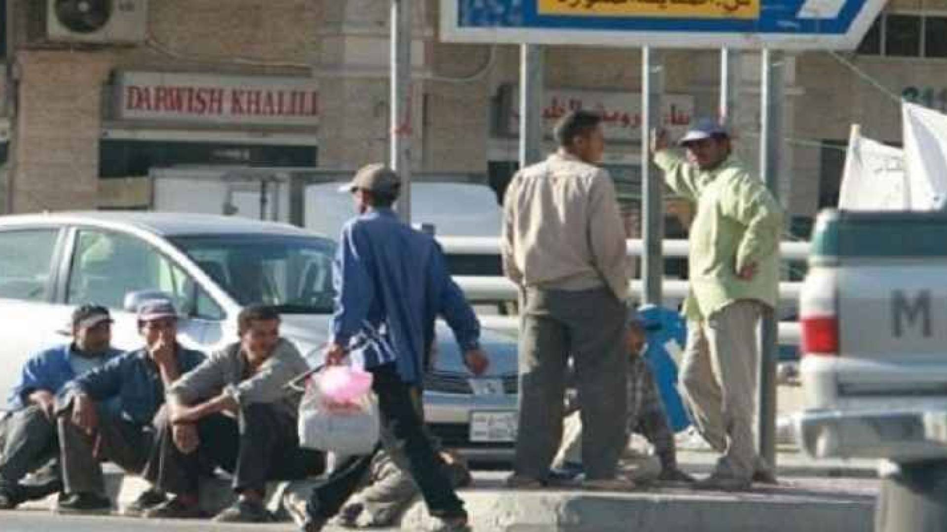 عمال وافدين - ارشيفية