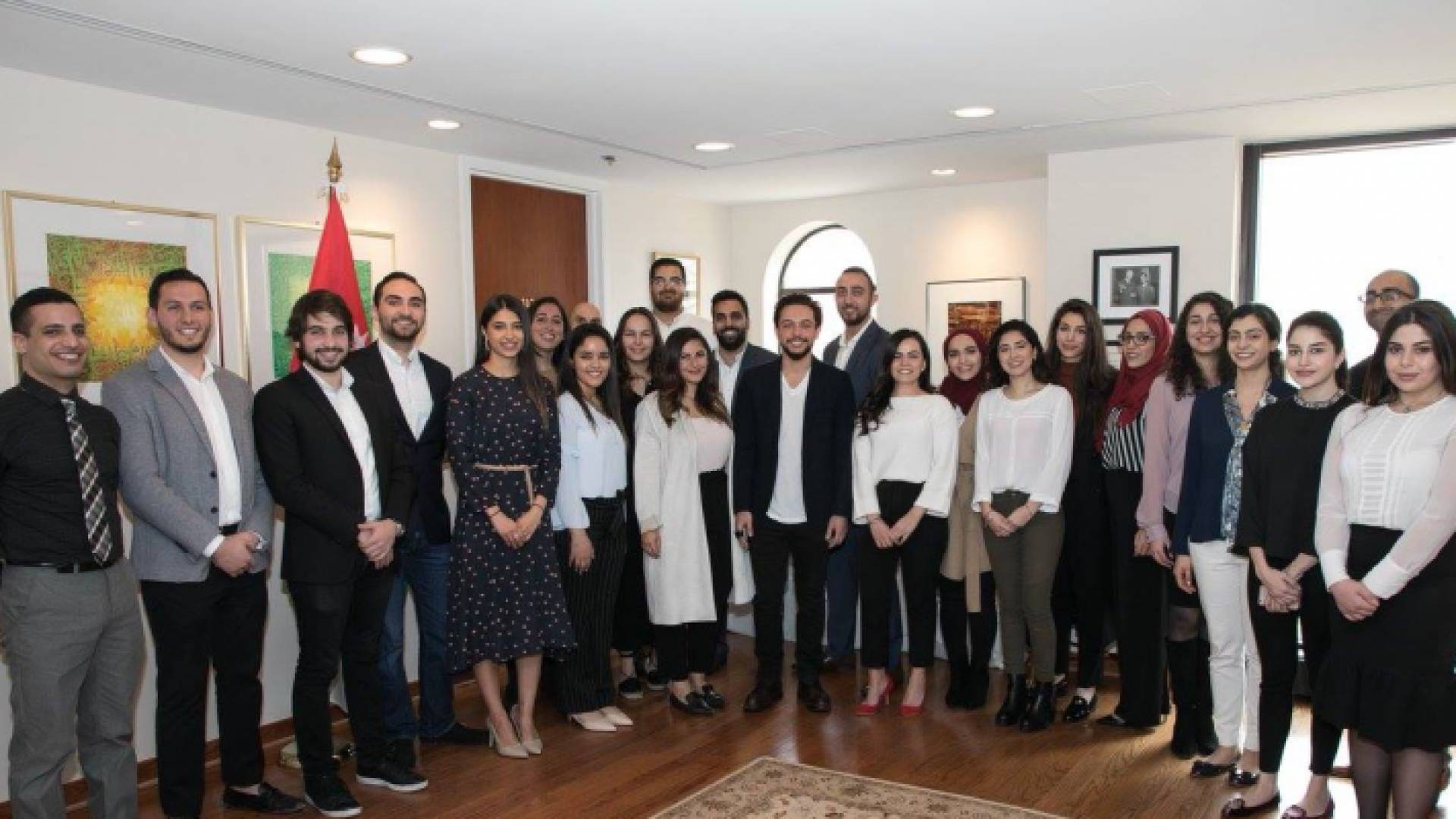 ولي العهد يلتقي مجموعة من الطلبة الأردنيين الدارسين في الجامعات الأمريكية