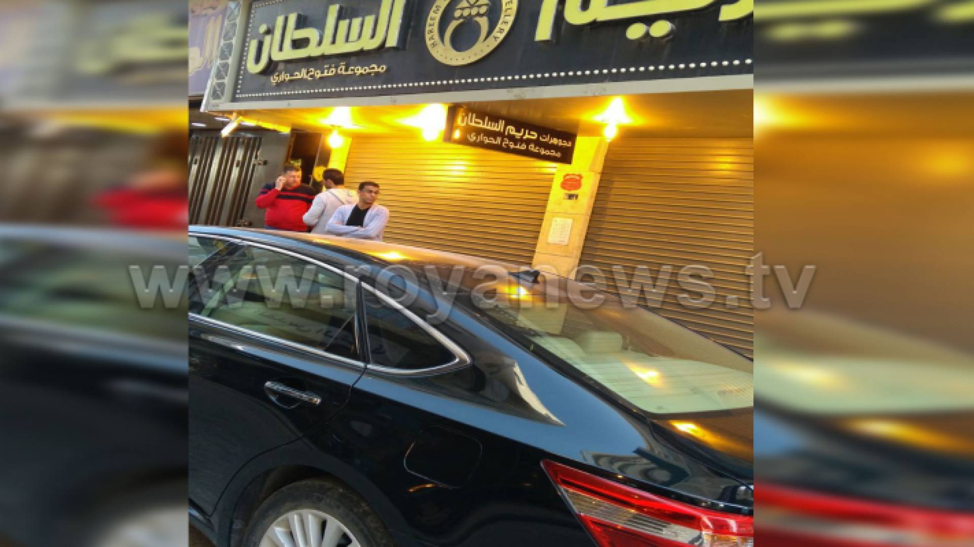 أصحاب محلات الذهب يغلقون محلاتهم