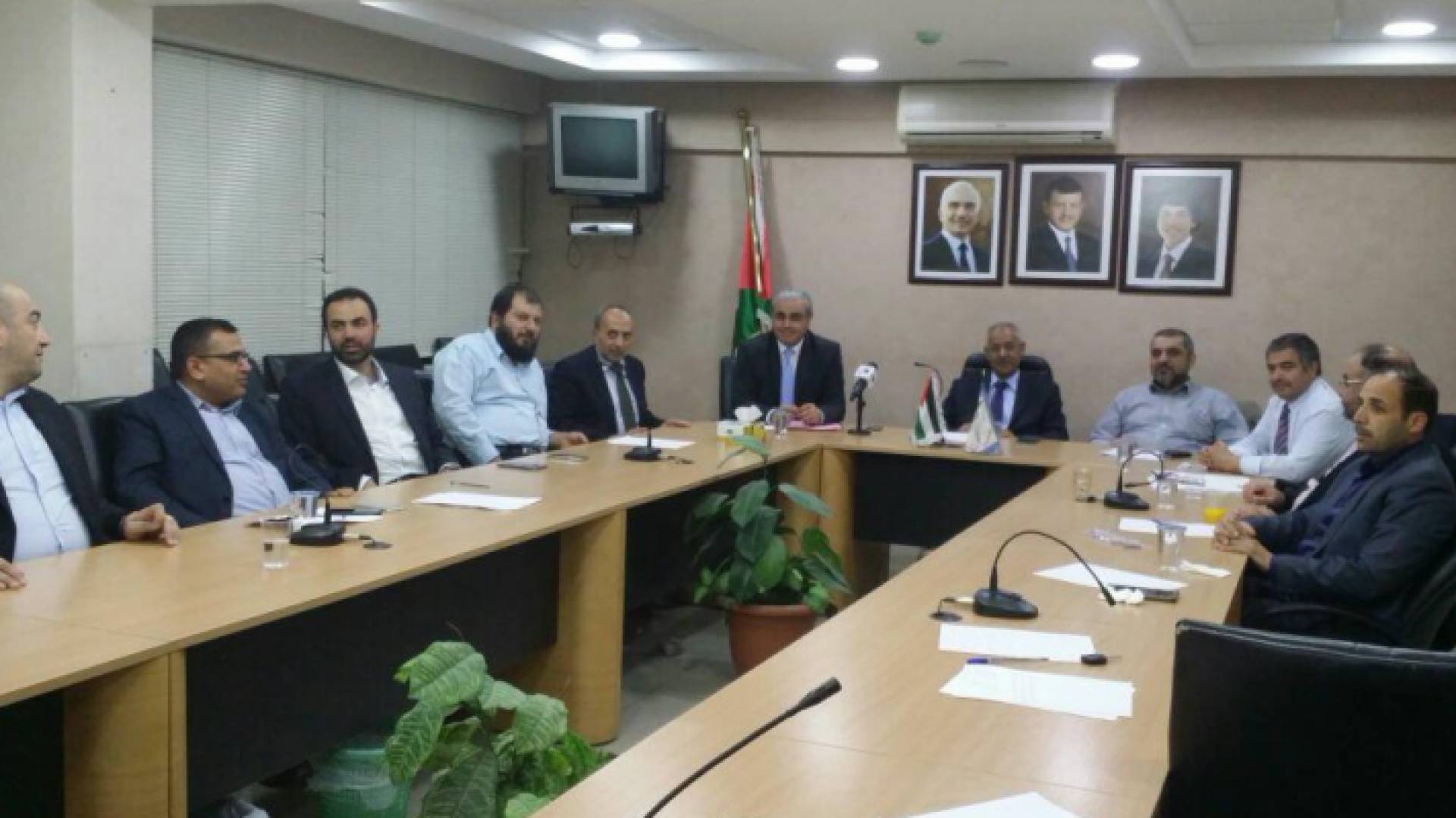 من الاجتماع