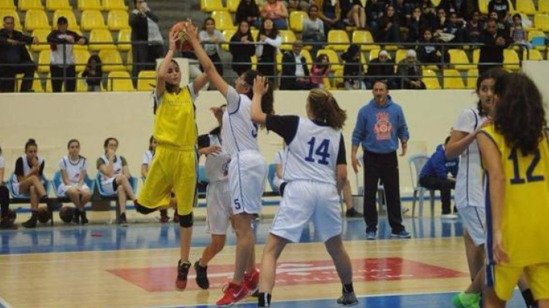 ديونز يفوز على الفحيص ويؤجل تتويج سلة الناشئات