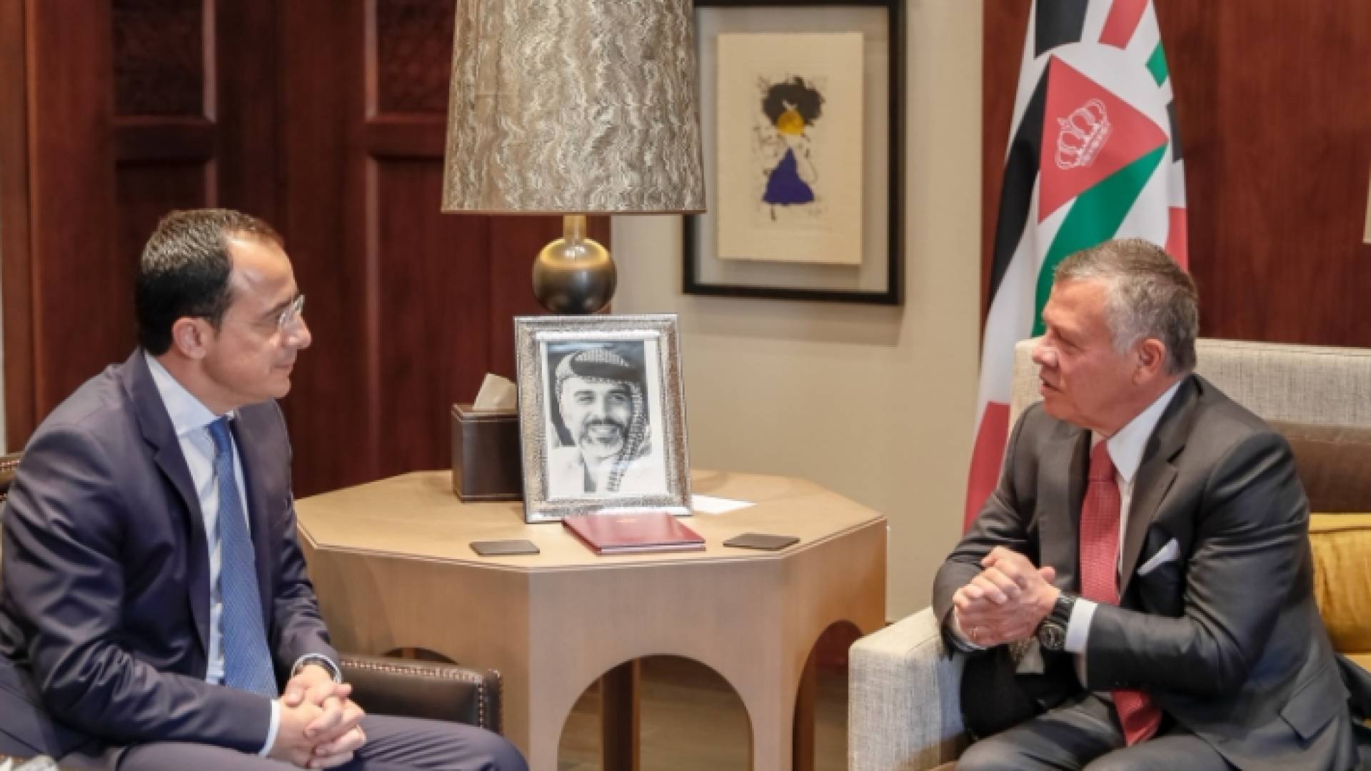 الملك يستقبل وزير الخارجية القبرصي
