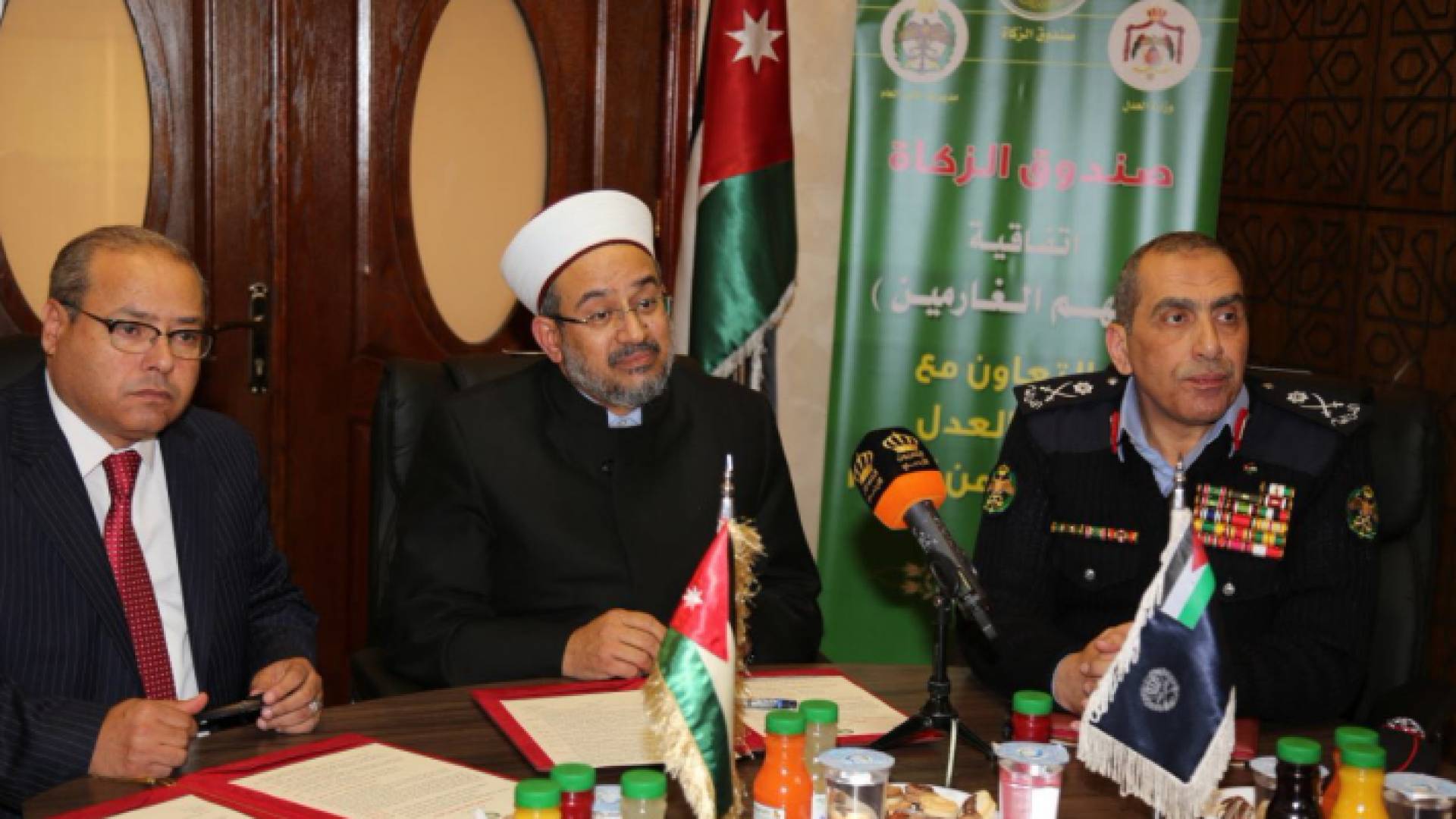 جانب من توقيع الاتفاقية