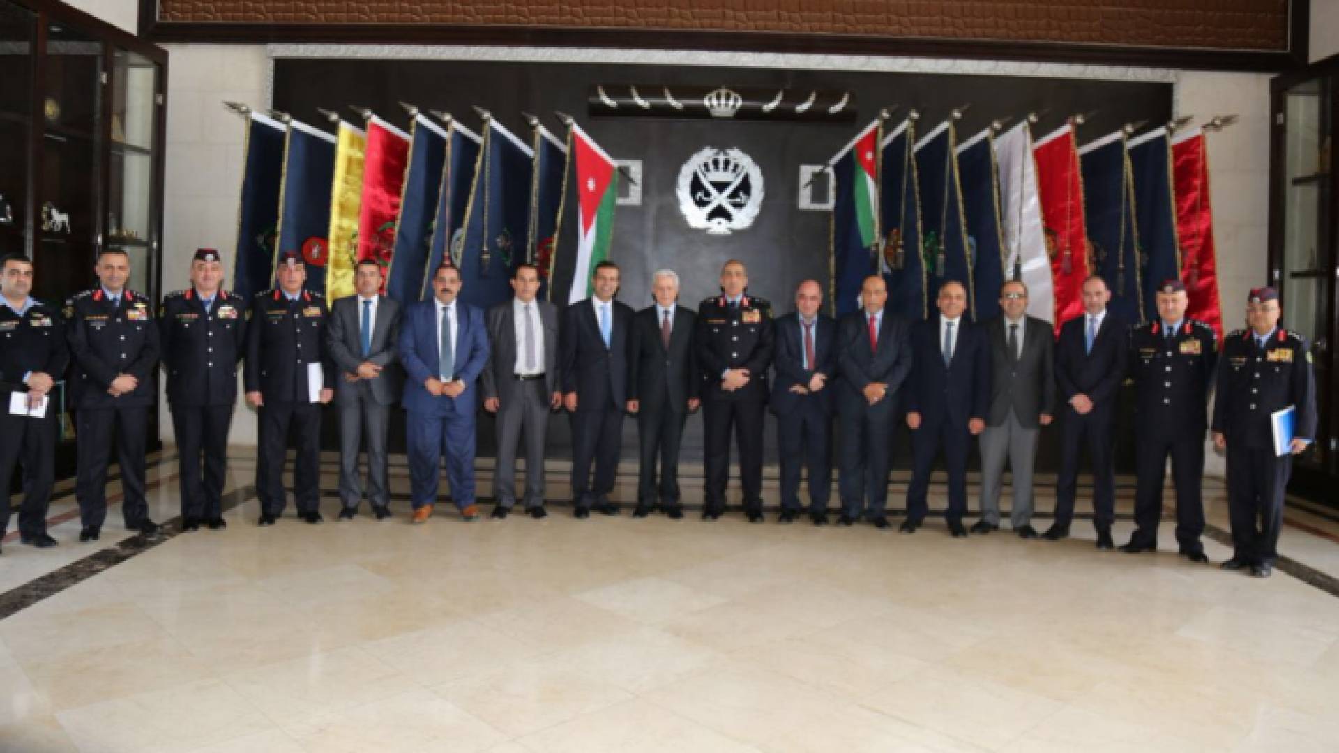 مدير الامن العام يلتقي نقيب المحامين