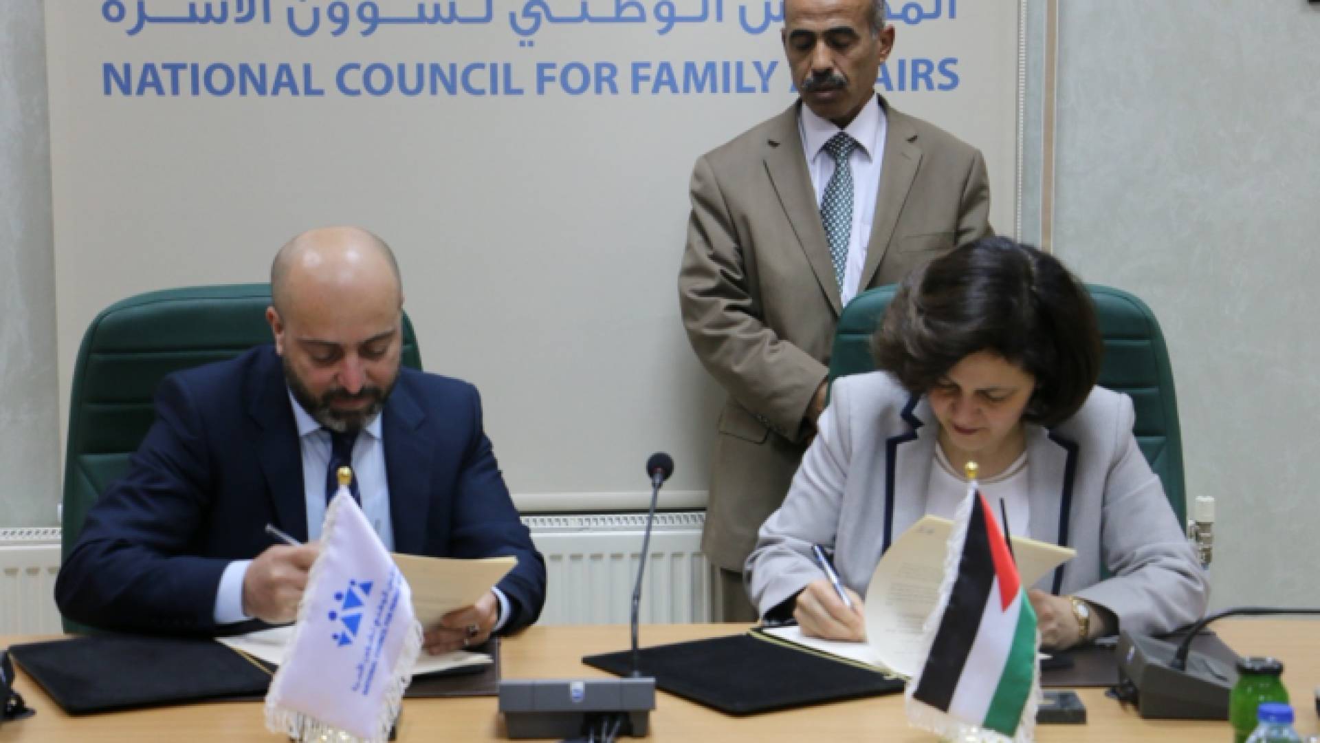 جانب من توقيع الاتفاقية