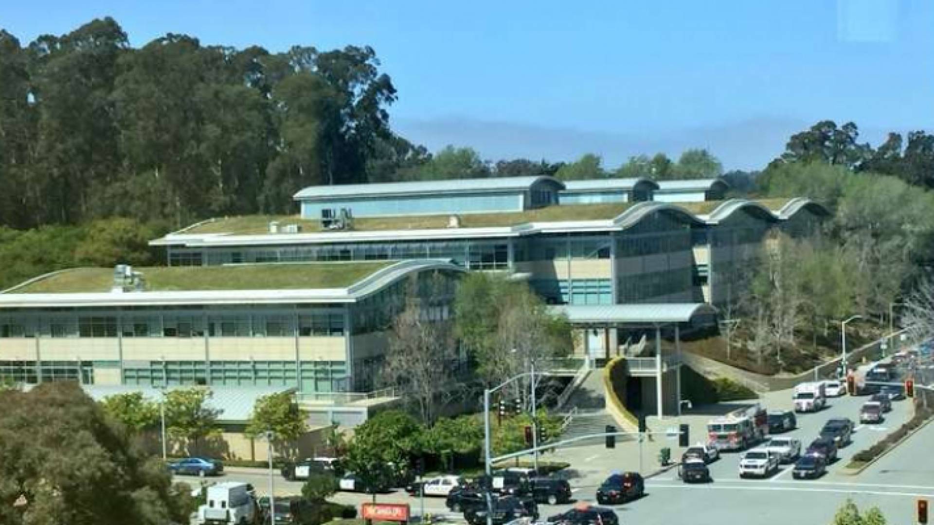 إطلاق نار قرب مقر شركة "يوتيوب" في كاليفورنيا والشرطة تفرض طوقا أمنيا