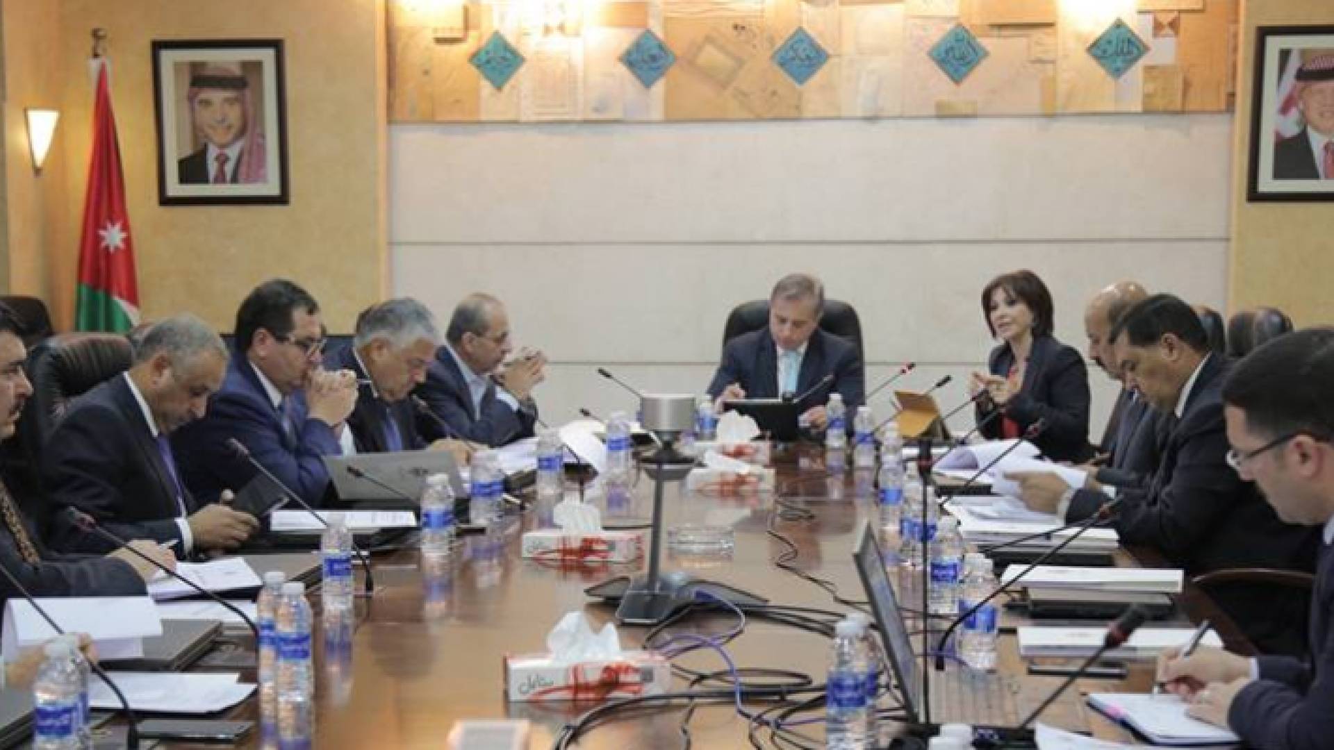 جانب من اجتماع اللجنة