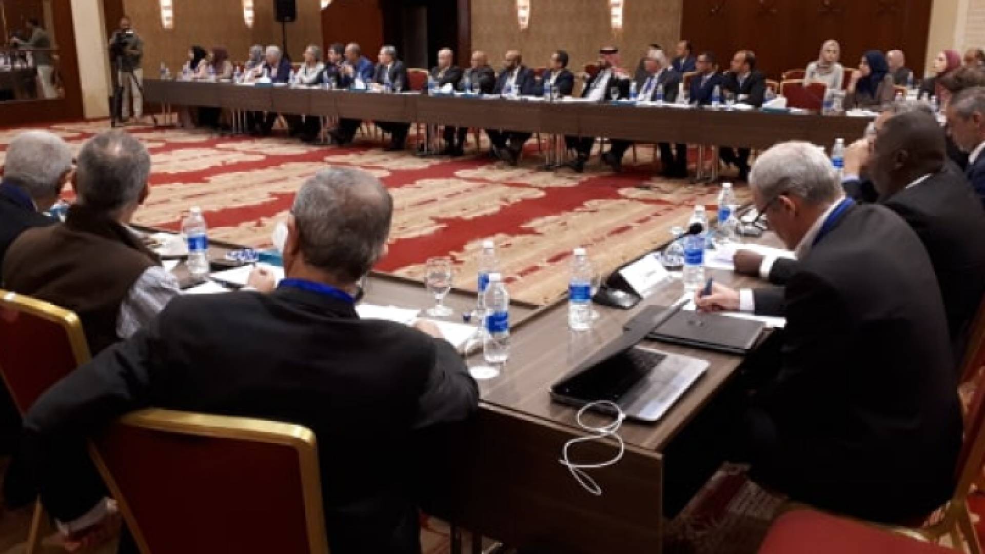 من الاجتماع