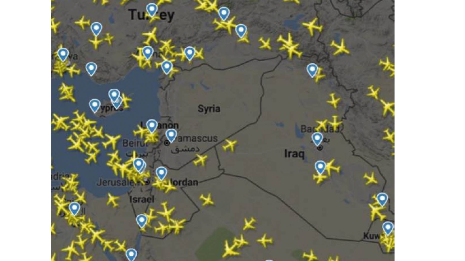 صورة لمسارات الرحلات تظهر خلو سماء سوريا من الطائرات في اعقاب تحذيرات من ضربة أمريكية محتملة