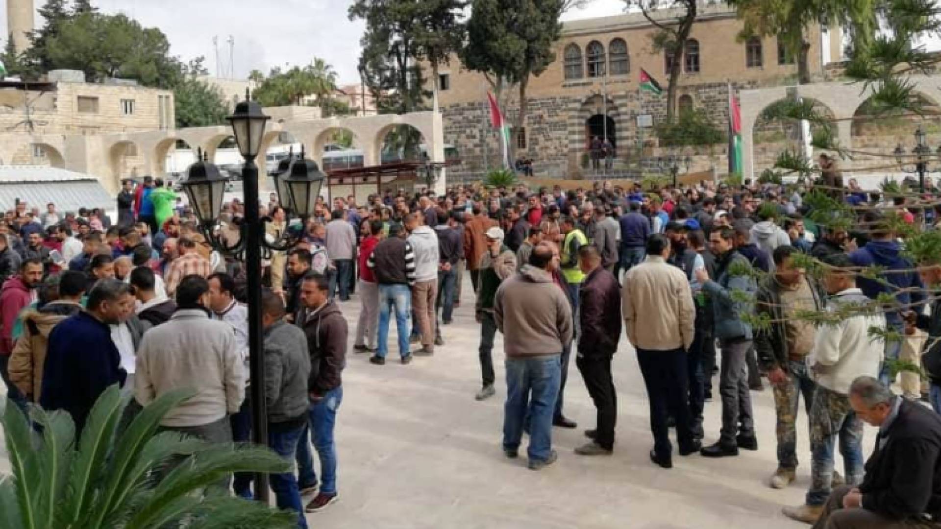 اعتصام موظفي بلدية اربد