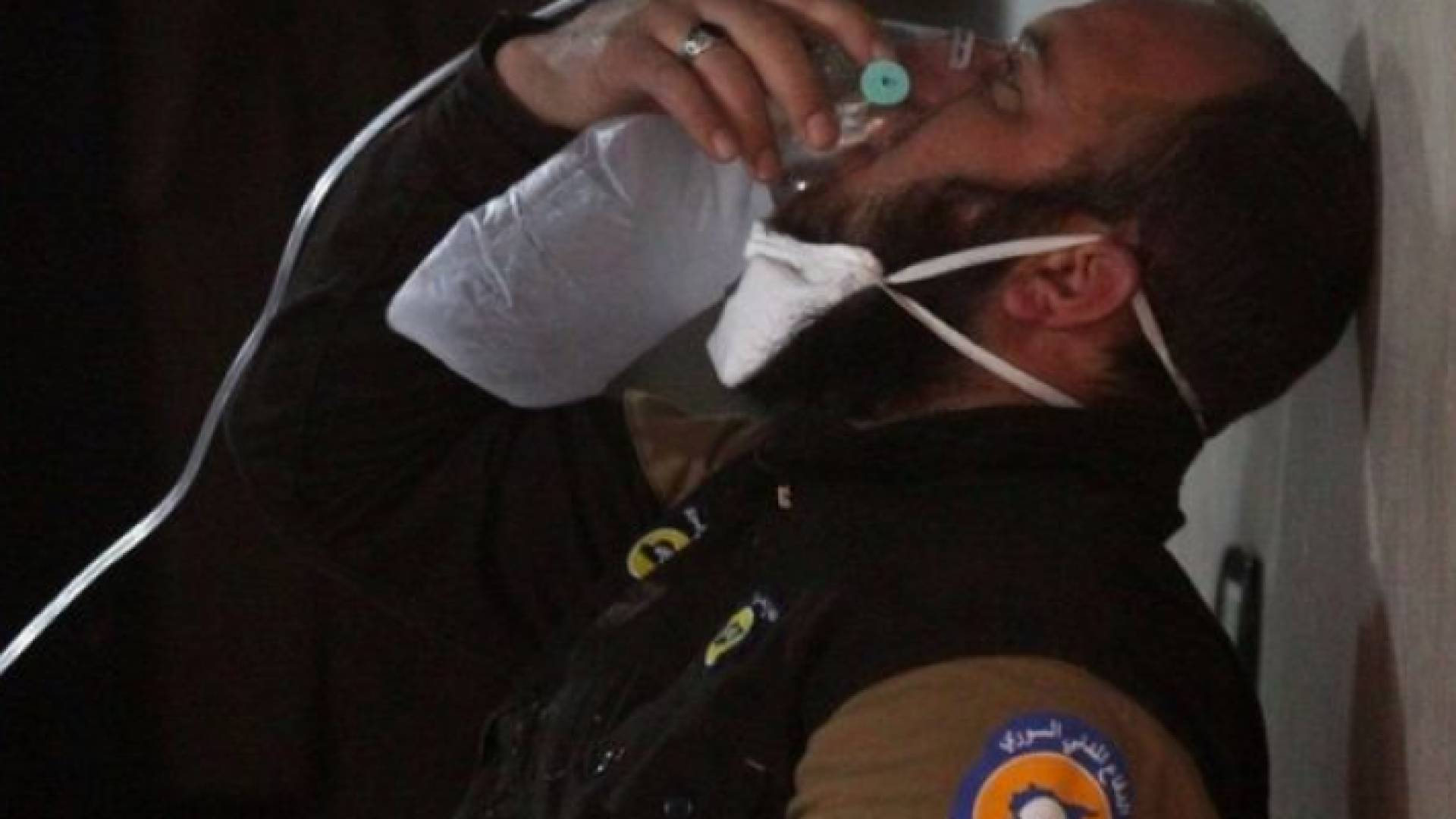 قالت تقارير للأمم المتحدة ومنظمة حظر الأسلحة الكيميائية إن النظام السوري شن هجمات بأسلحة كيميائية ثلاث مرات على الأقل منذ بداية الحرب في سوريا