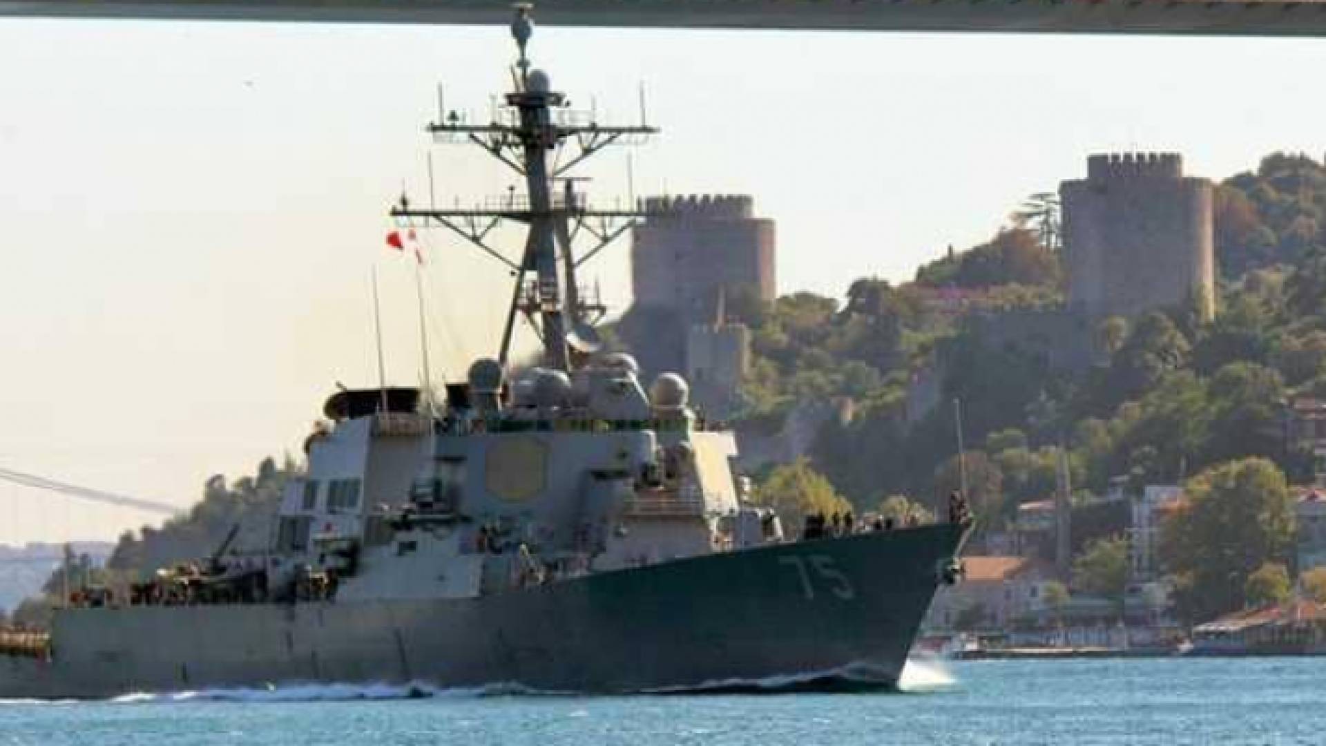 مدمرة أميركية تعبر البوسفور باتجاه البحر المتوسط