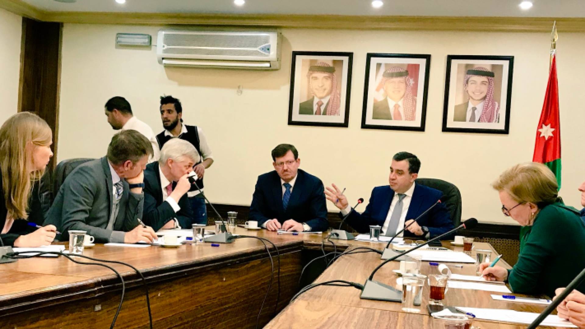 من الاجتماع