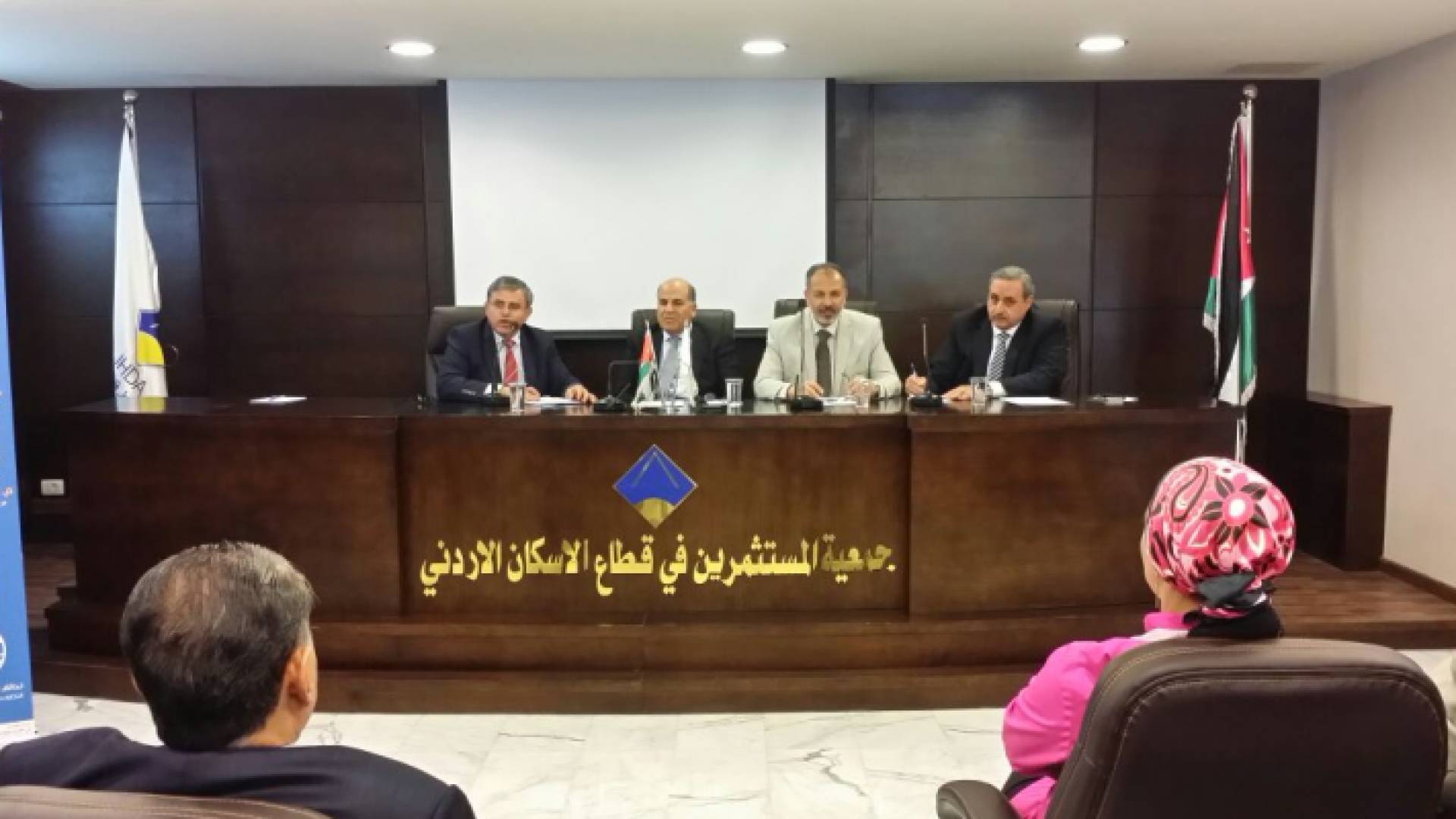 جانب من اجتماع مجلس ادارة الجمعية وعدد من المستثمرين