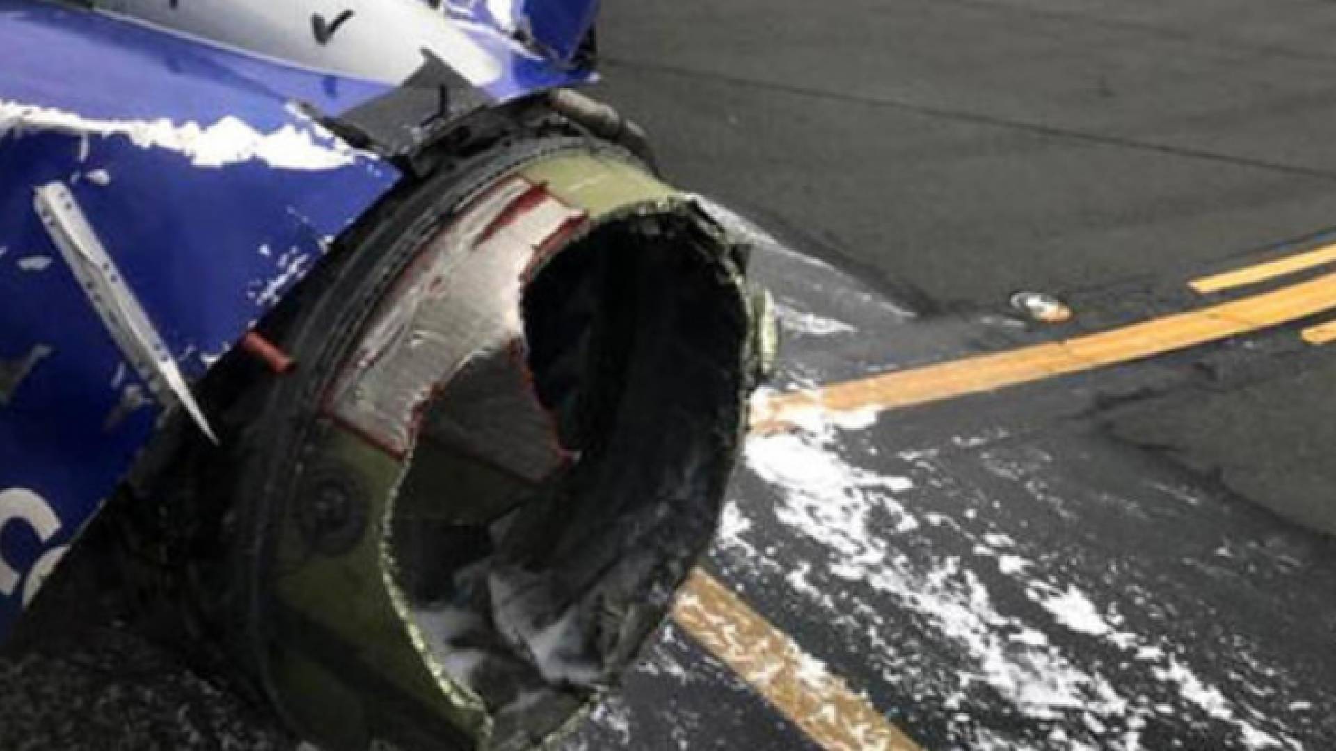 محرك الطائرة انفجر في الجو