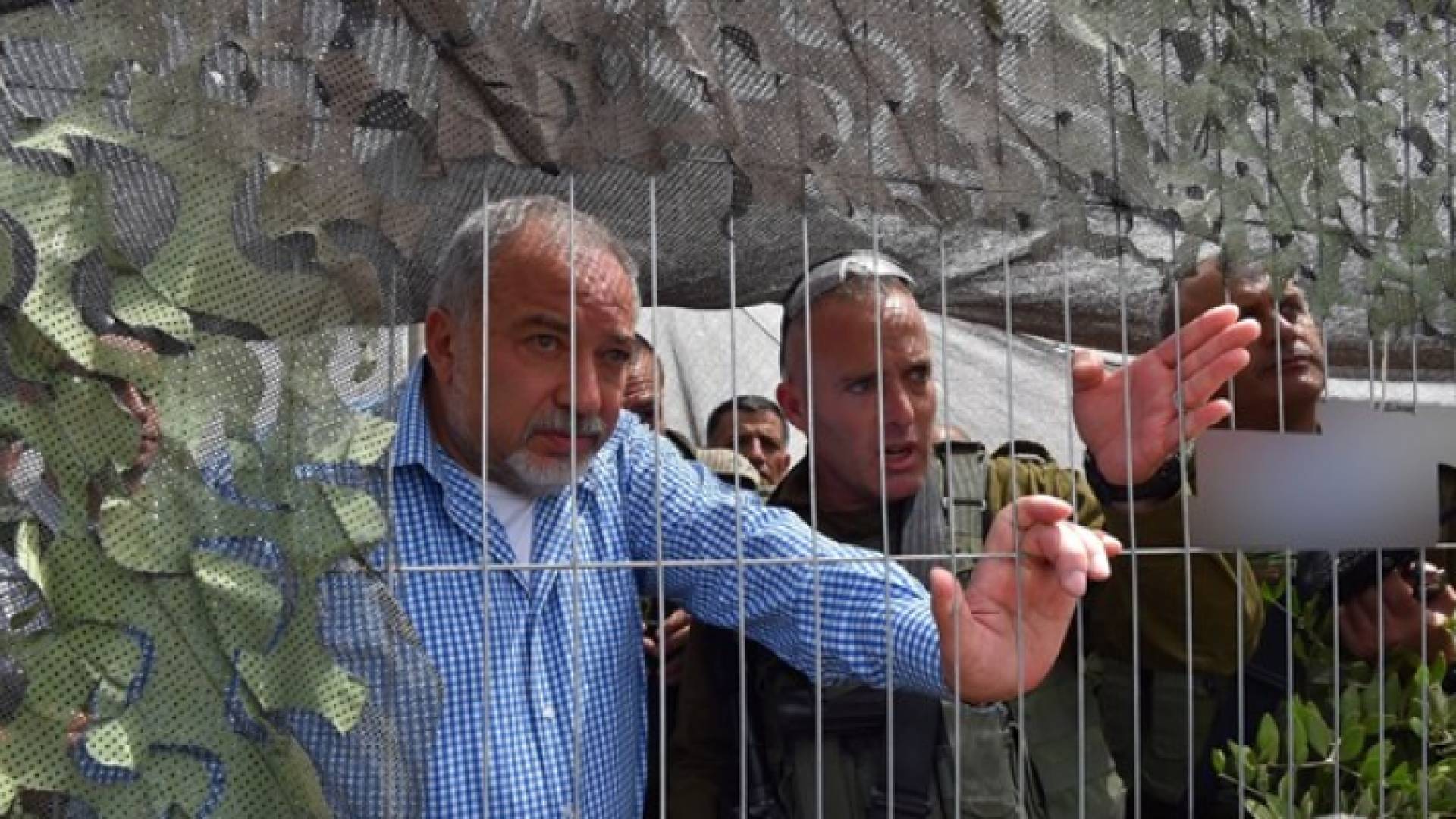 ليبرمان على حدود غزة