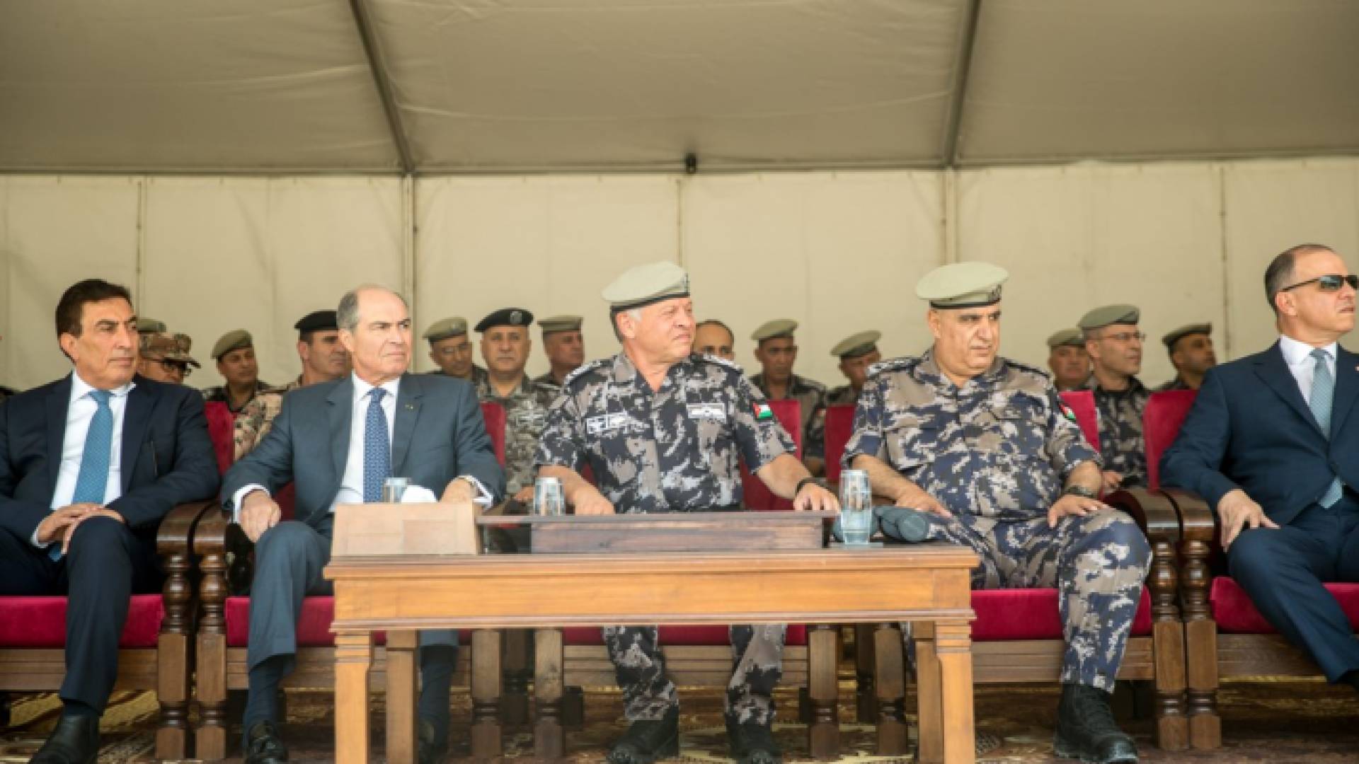 الملك يتابع تمرينا للدفاع المدني في منطقة غمدان