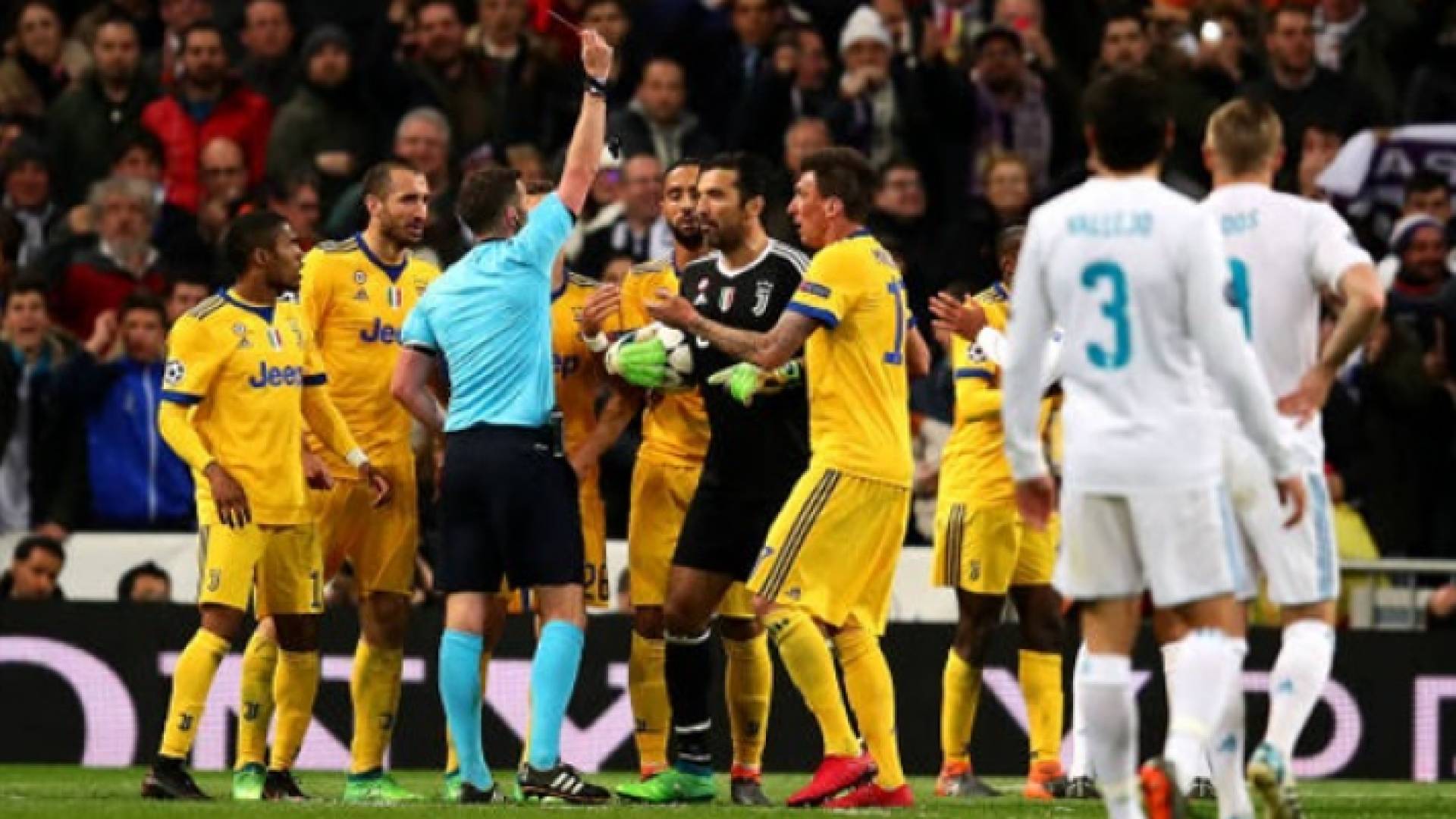 حكم المباراة السابقة اثار الجدل بعد ان احتسب ركلة جزاء لريال مدريد قادته لنصف النهائي