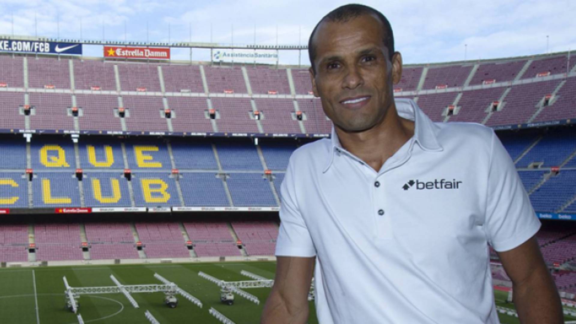 نجم السامبا وبرشلونة سابقا ريفالدو