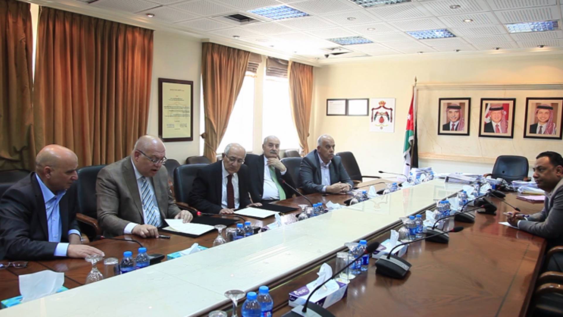 "الأشغال" وجمعية المحكمين توقعان اتفاقية تعاون