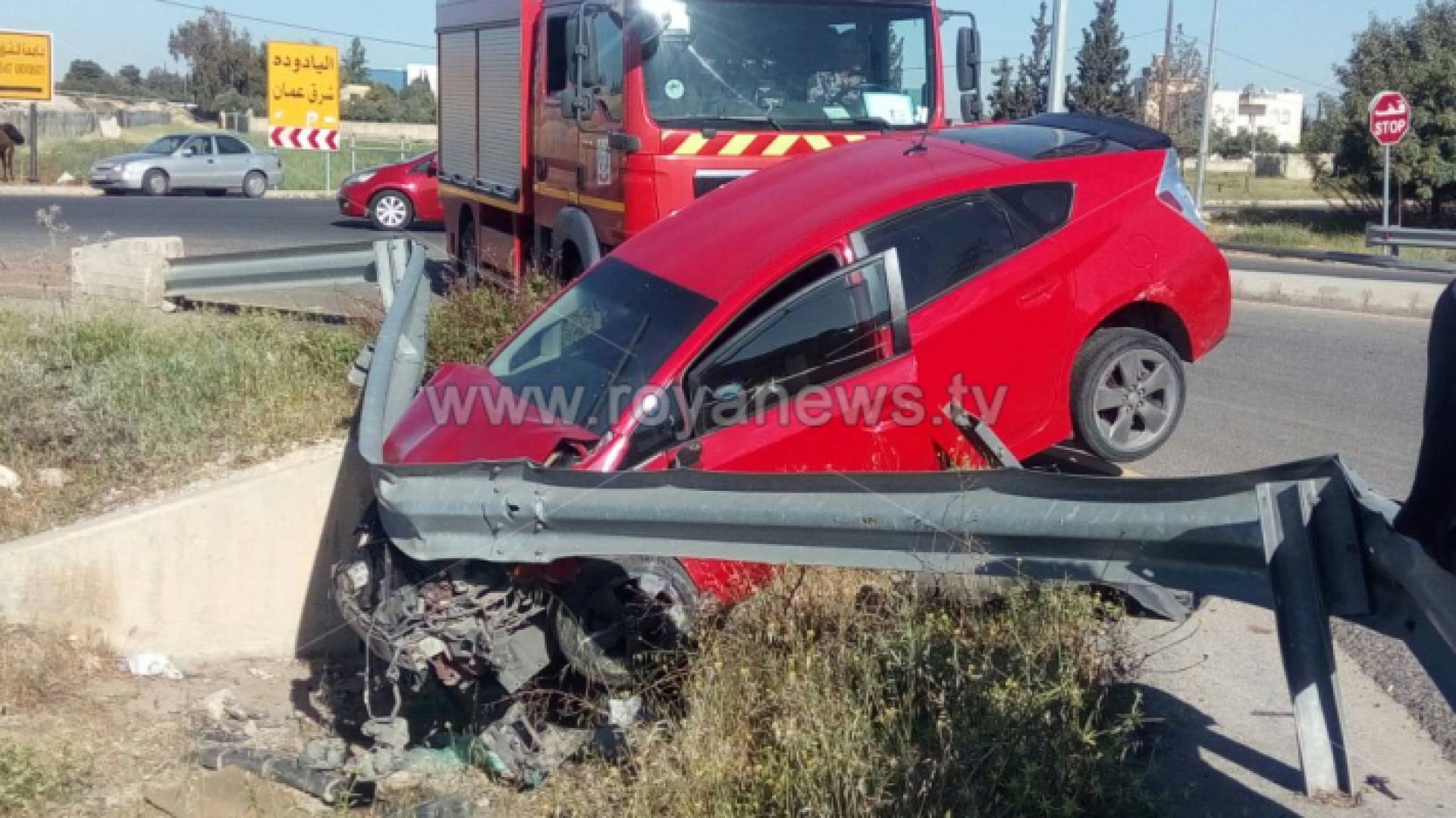 حادث تصادم 3 مركبات على طريق المطار