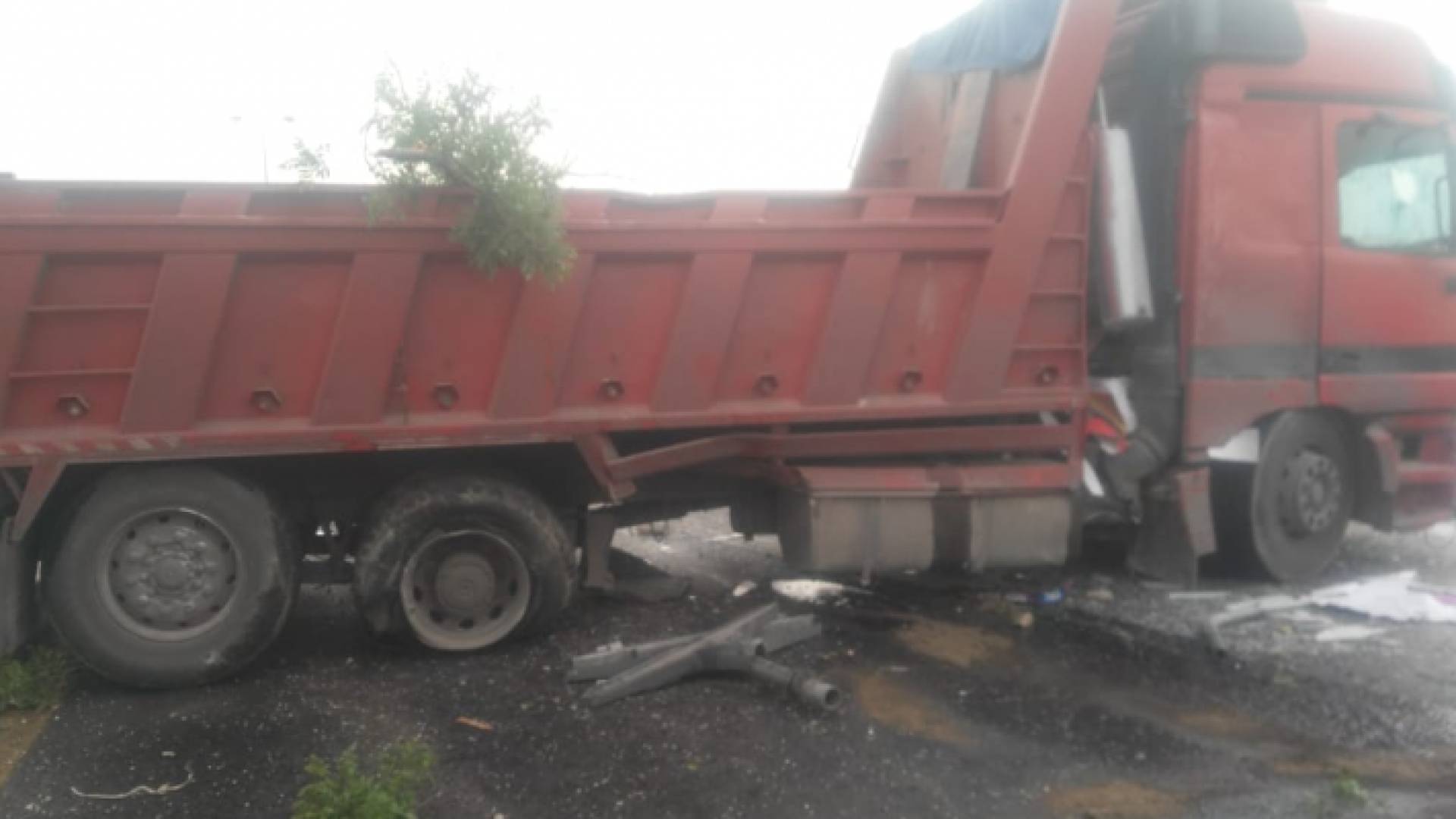 تدهور القلاب على نزول السفارة السورية