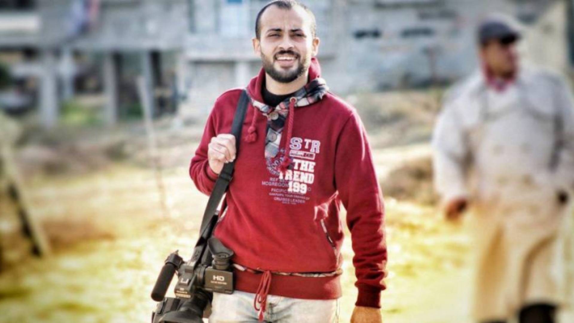 الصحفي الفلسطيني أحمد أبو حسين