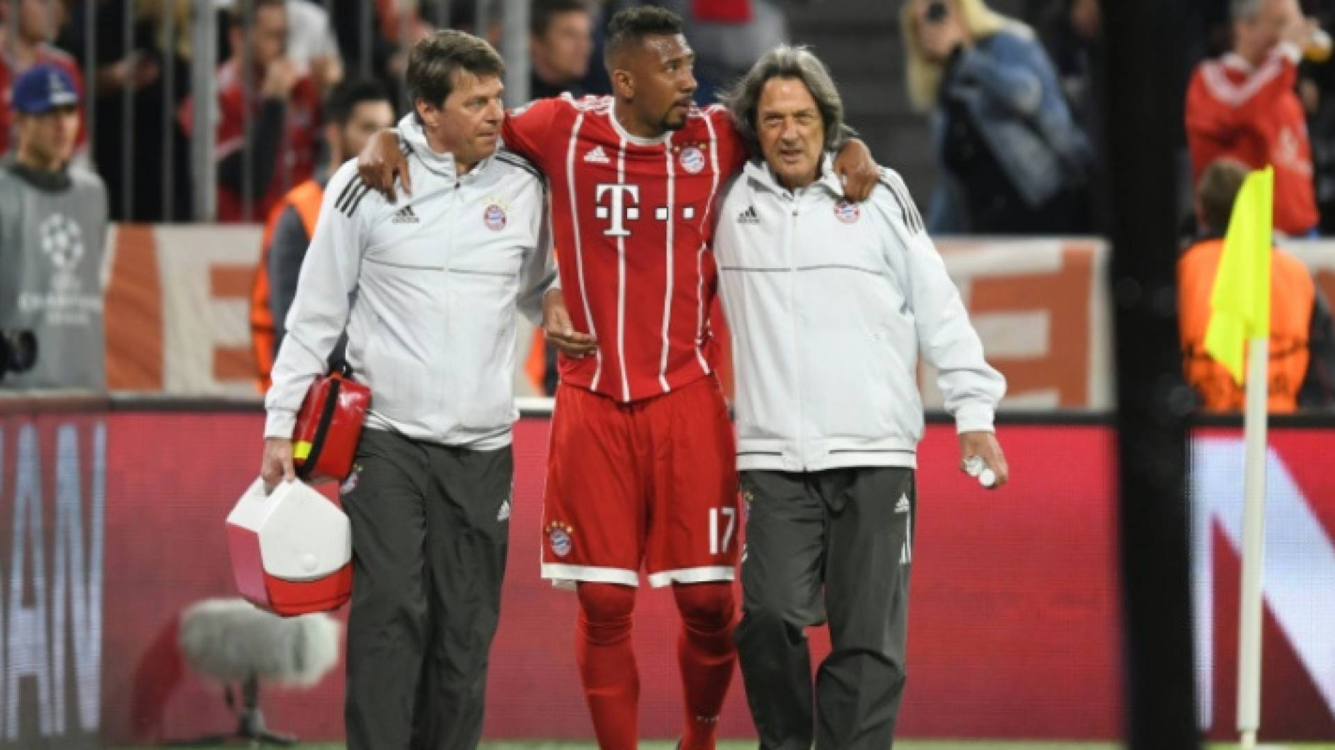 جيروم بواتنغ بعد تعرضه للاصابة خلال مباراة الامس