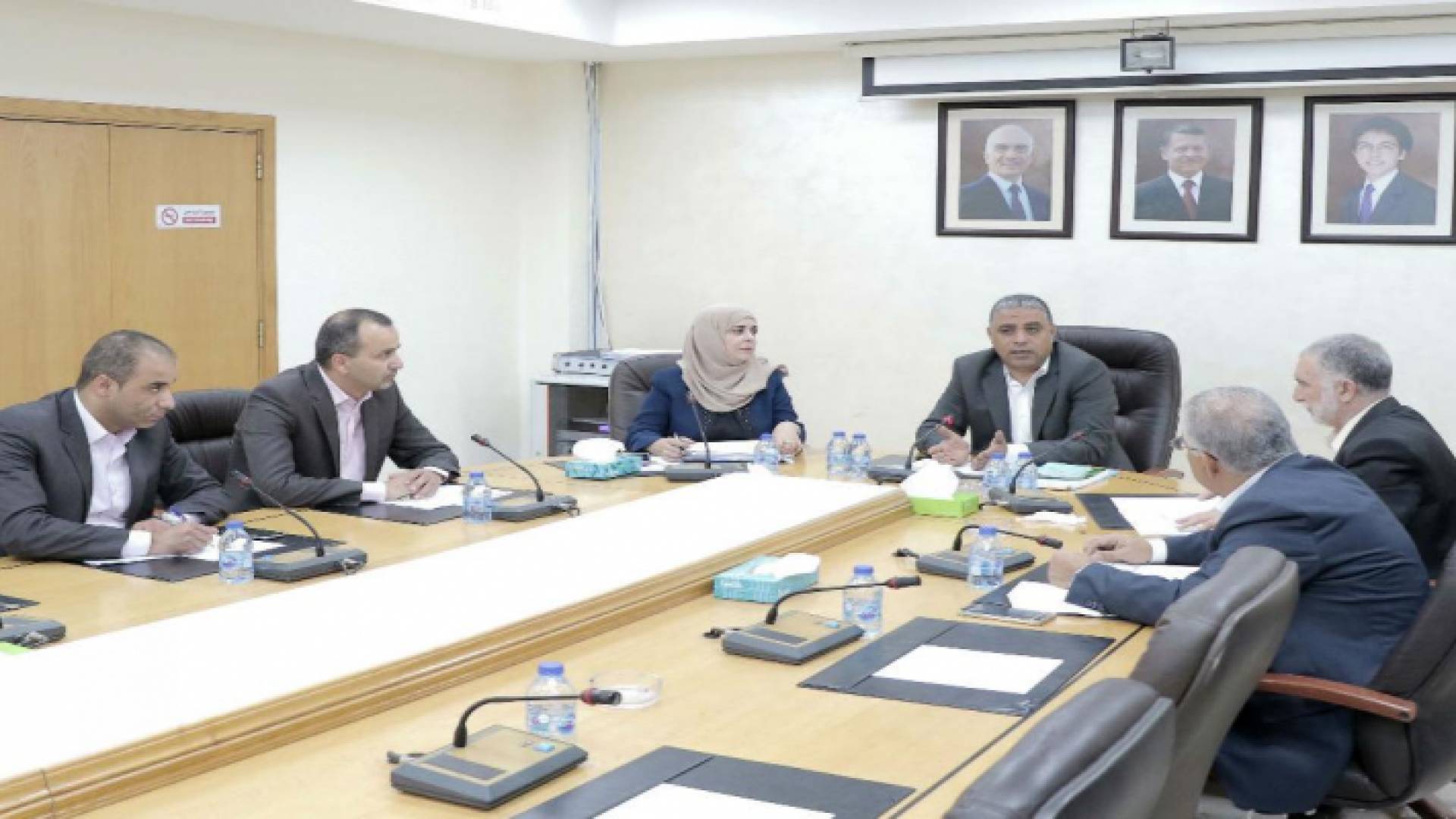 اللجنة القانونية النيابية