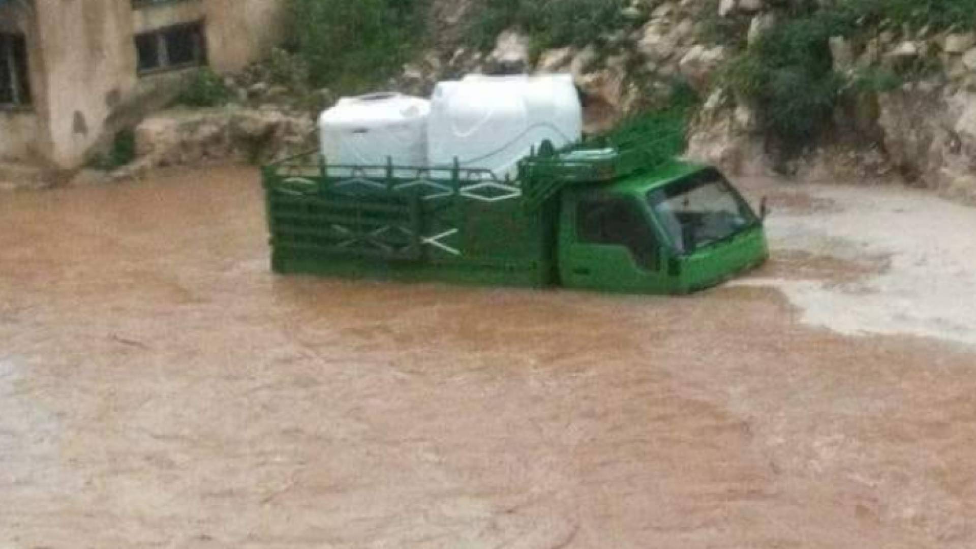 غرق مركبة في إربد