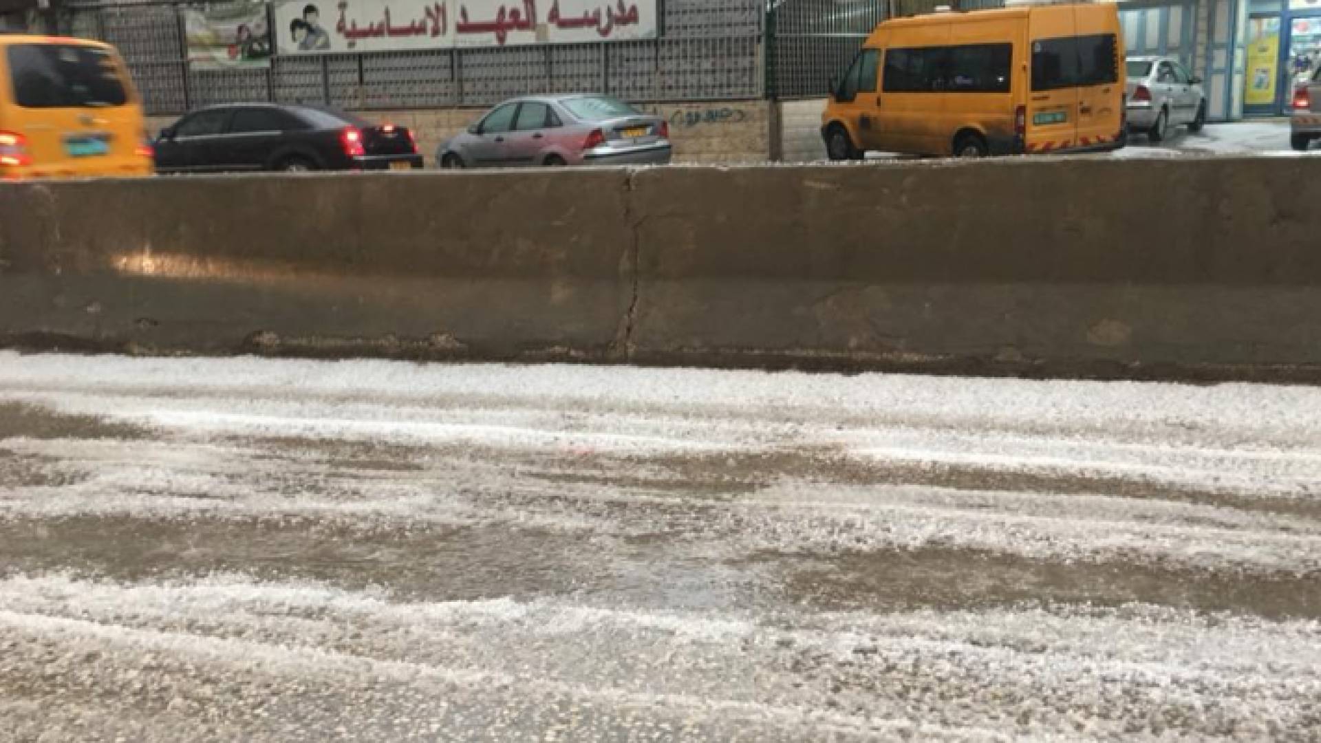البرد تساقط بغزارة في مناطق بالضفة الغربية