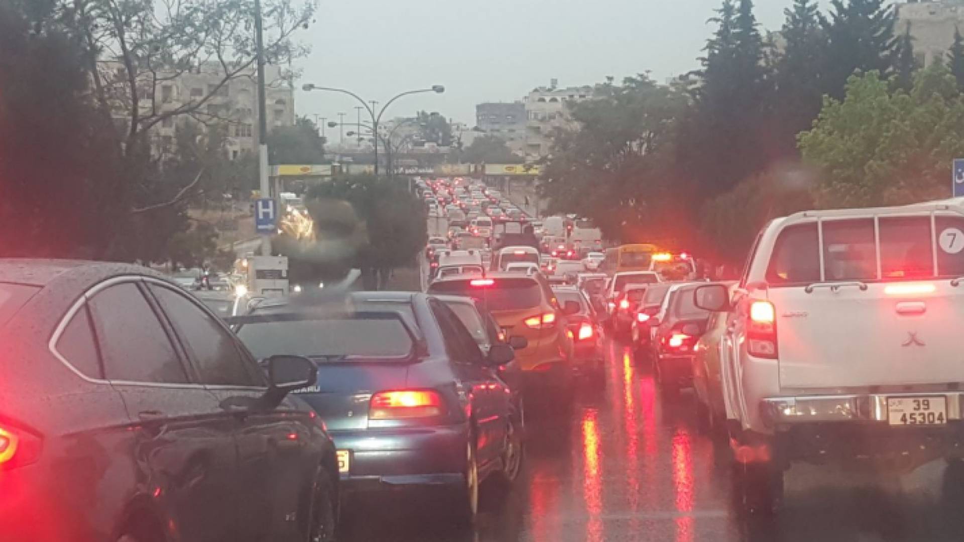 من الازدحامات التي تشهدها شوارع عمان