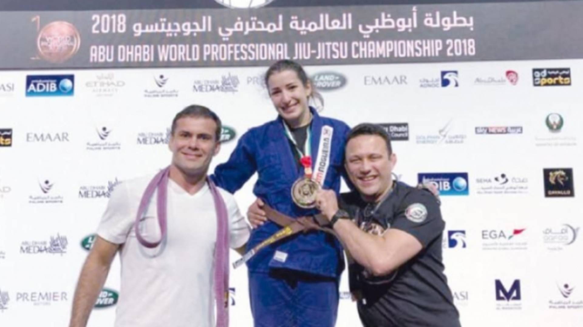 من منصبة التتويج