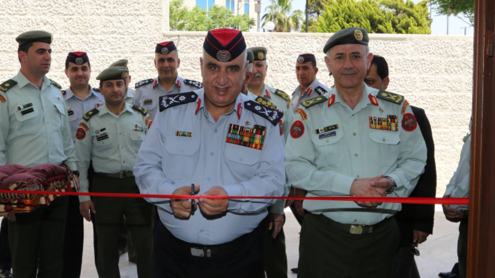 البزايعه يفتتح مركز طبي المديرية العامة للدفاع المدني