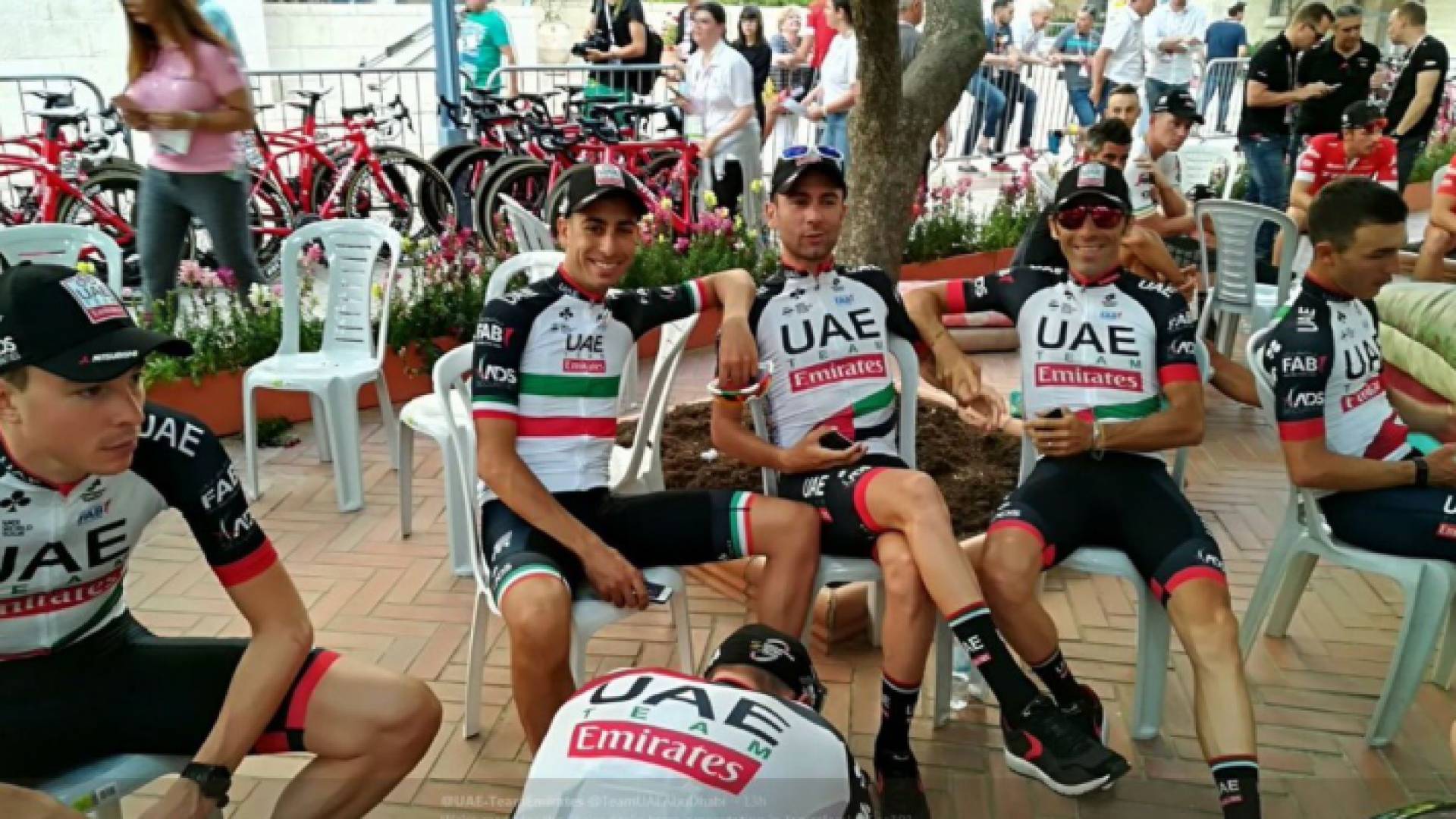 احدى الفرق المشاركة في السباق مع الاحتلال