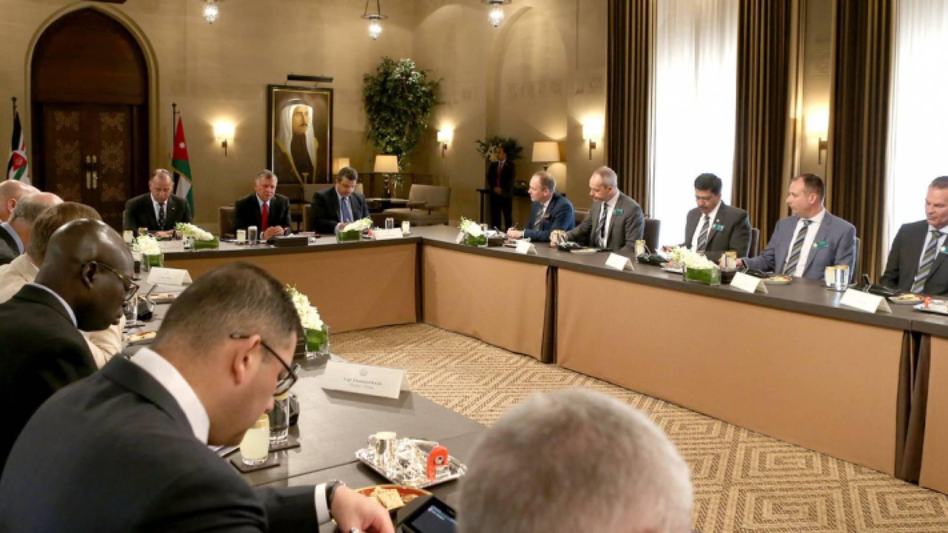 جانب من استقبال الملك لوفد الكلية الملكية البريطانية