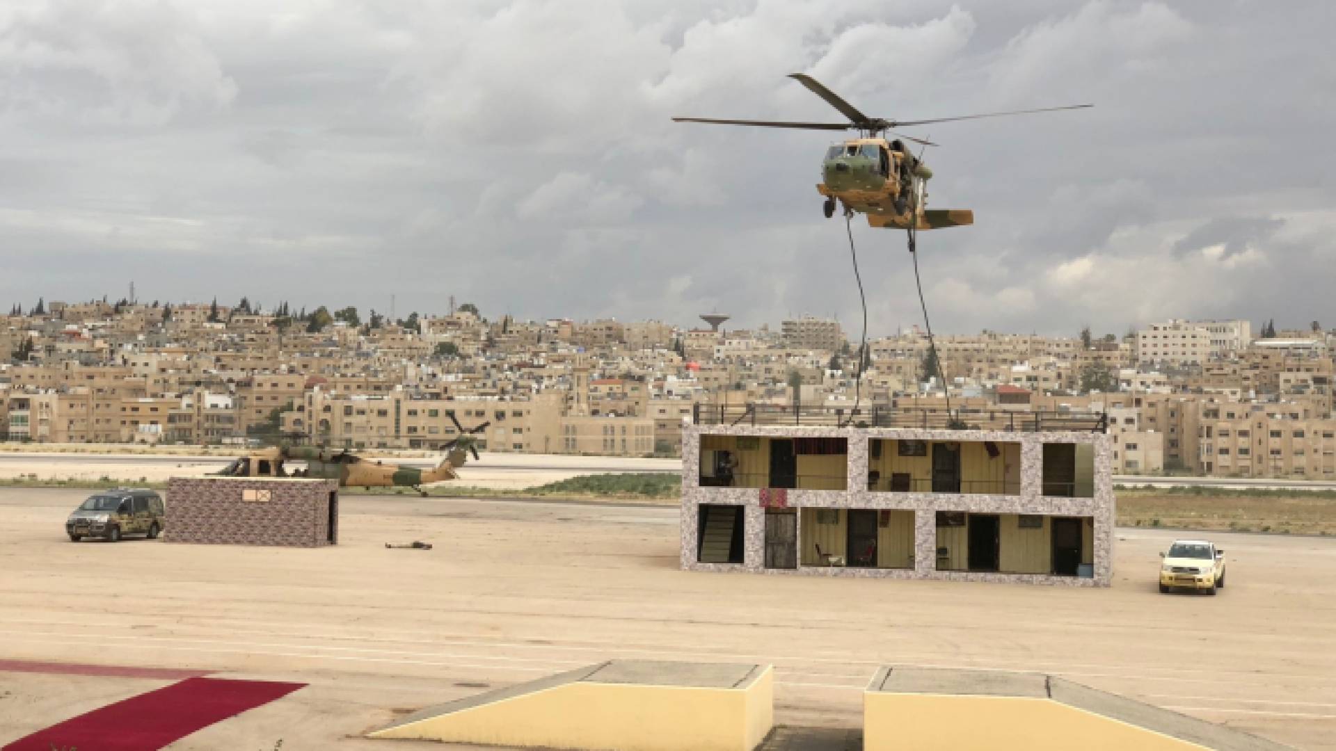 من التمرين الافتتاحي للمعرض