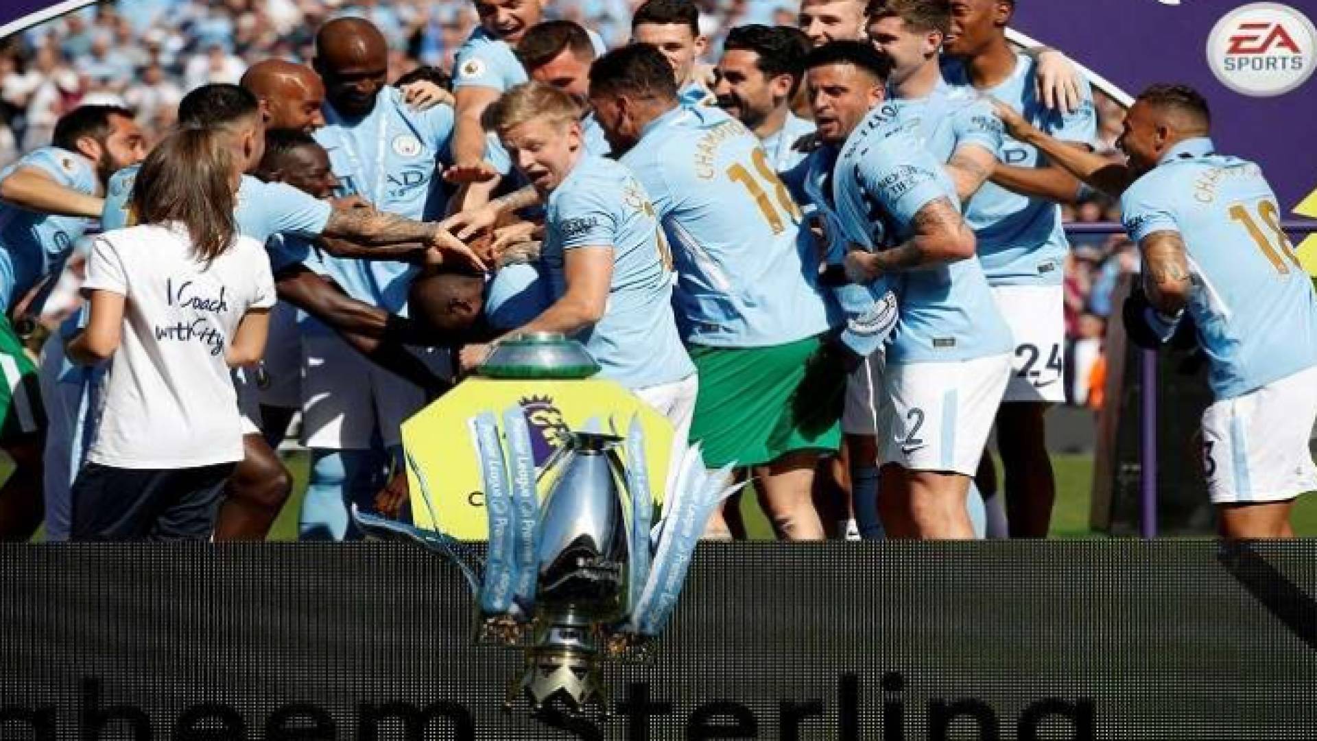 لحظة سقوط الكأس