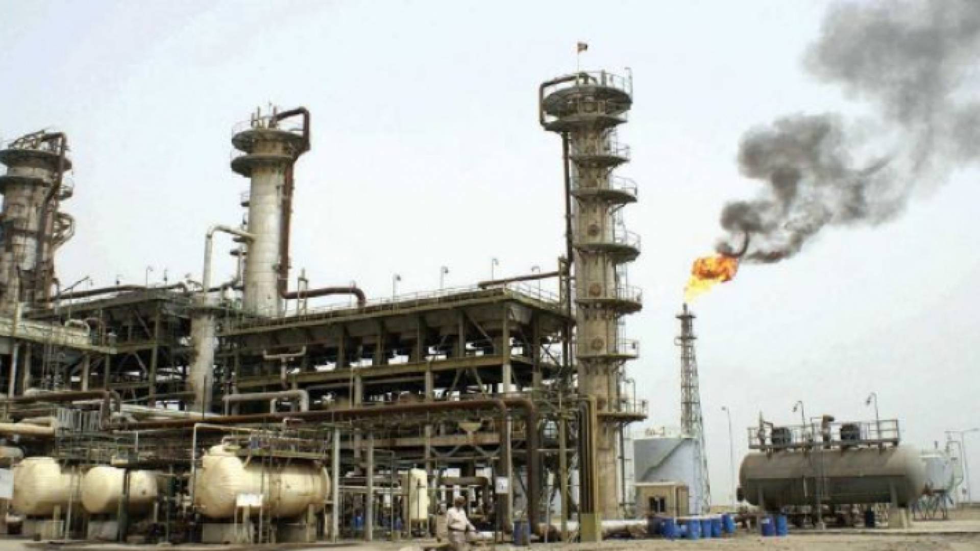 منشاة نفطية - ارشيفية