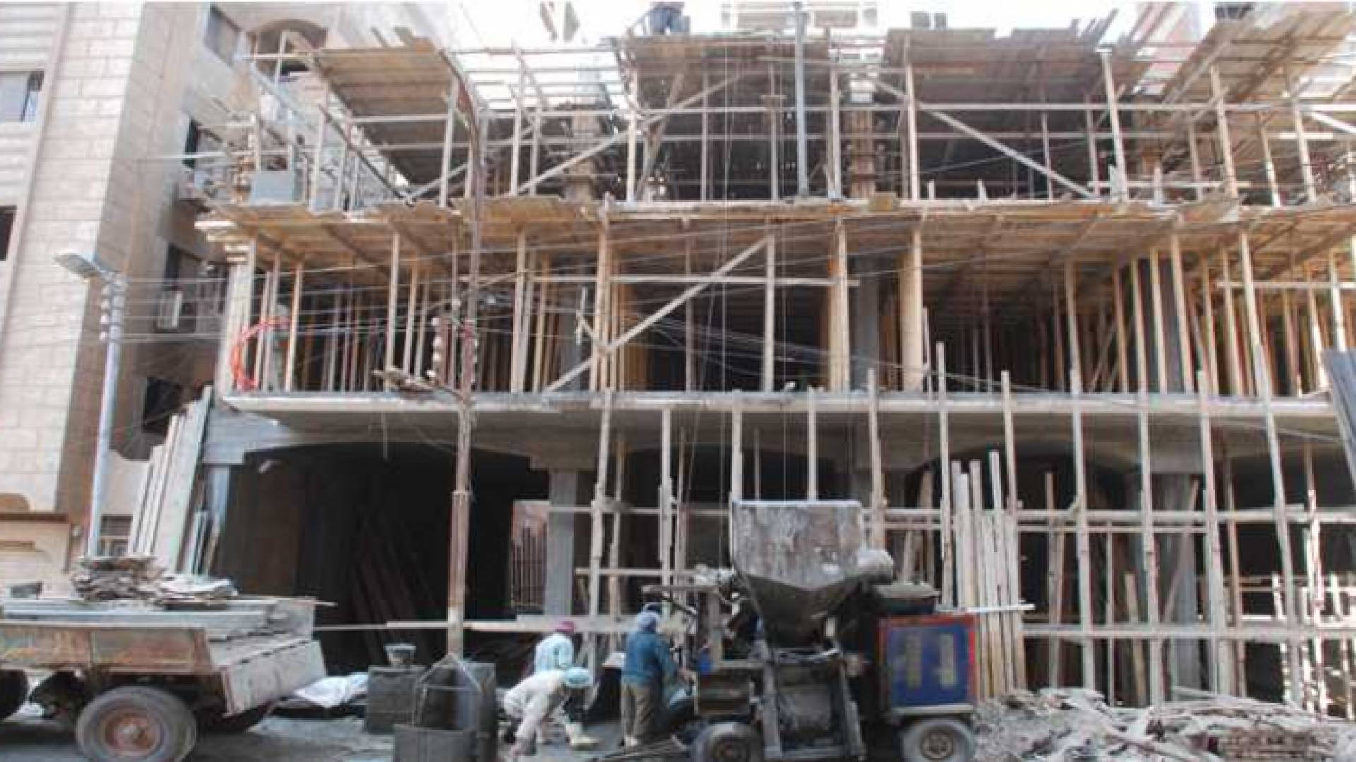 مبنى قيد الانشاء