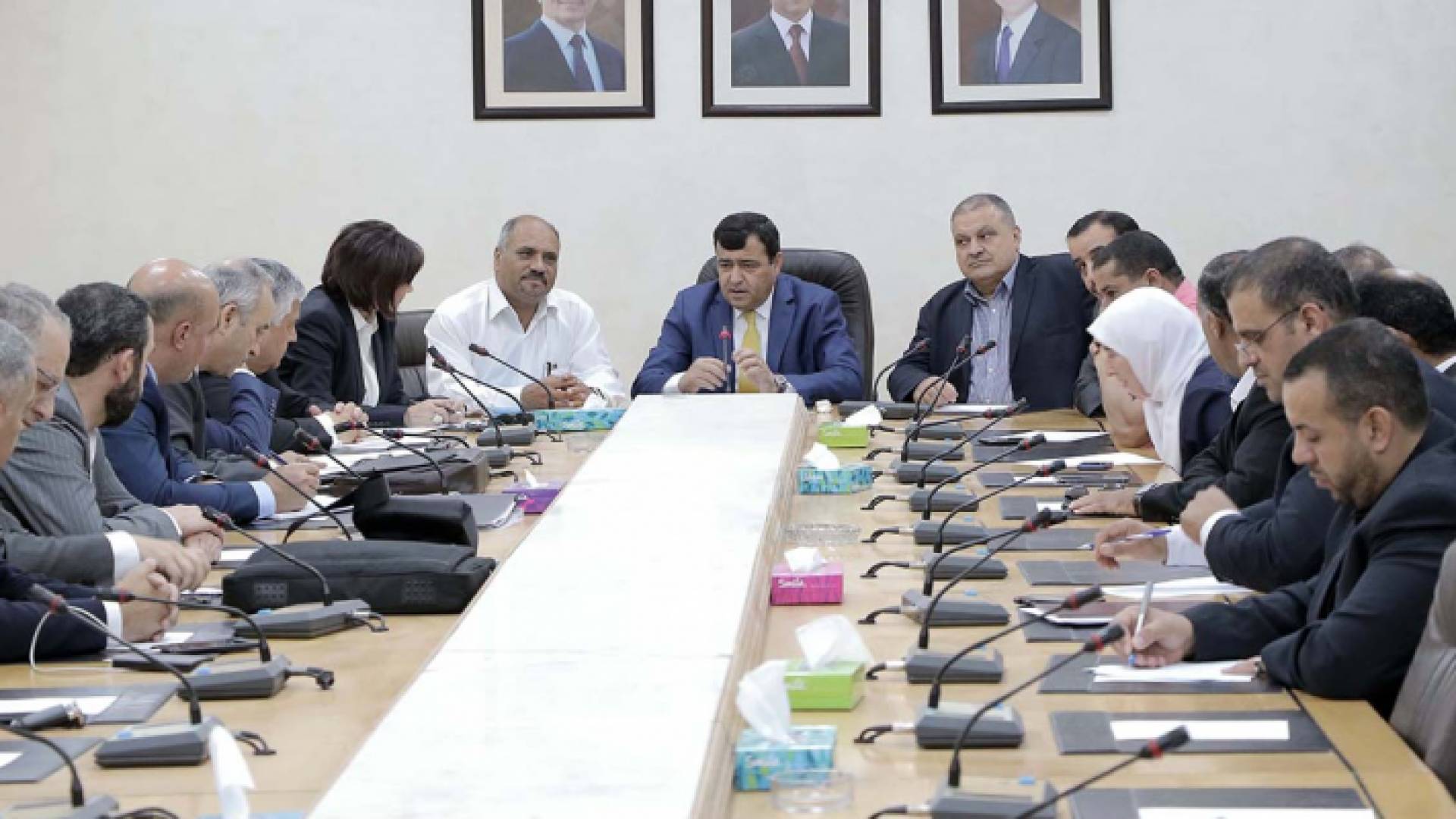 من الاجتماع