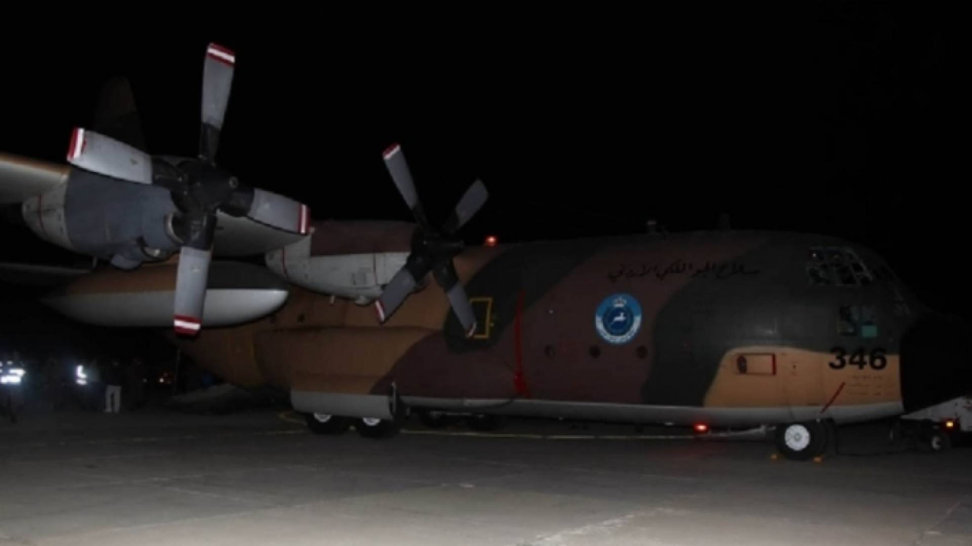 طائرة إخلاء طبي تنقل مواطنا من سلطنة عُمان