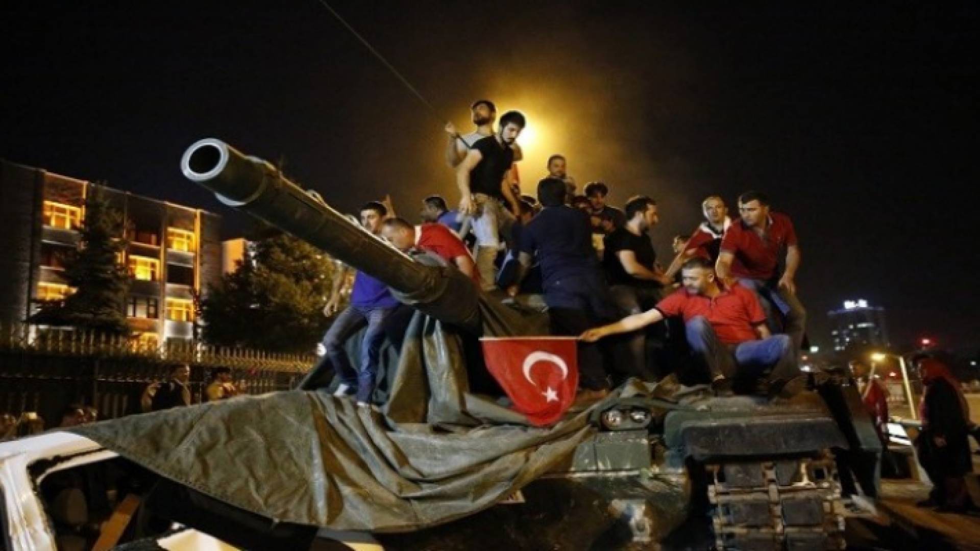 من الانقلاب الفاشل في تركيا