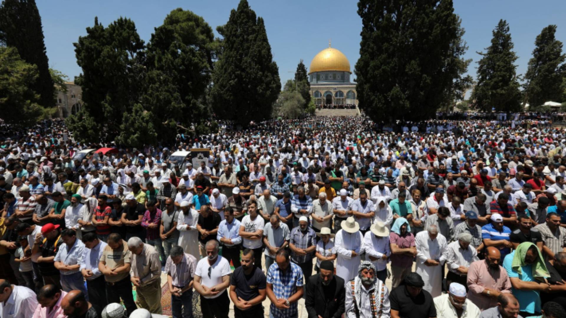 صلاة الجمعة في المسجد الاقصى