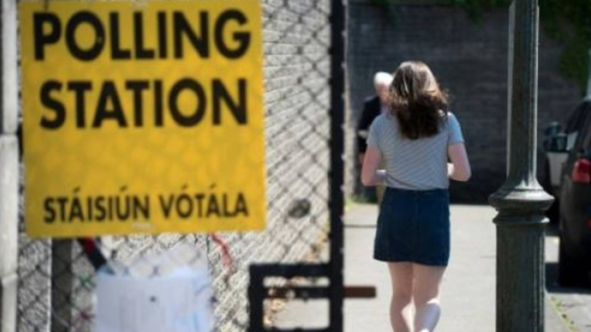 ناخبون في مركز اقتراع في دبلن للتصويت في الاستفتاء حول الاجهاض في 25 ايار/مايو 2018