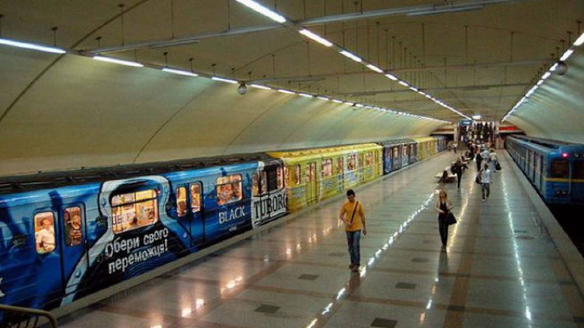 إغلاق خمس محطات مترو في كييف بعد إنذار بوجود متفجرات