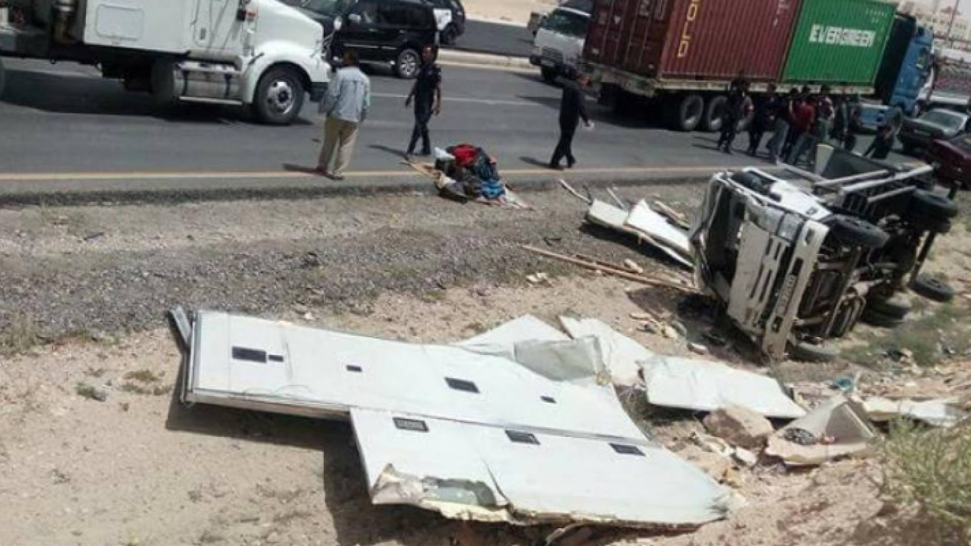 لا وفيات في حادث تصادم "مركبة تقل سجناء وحافله نقل على الصحراوي